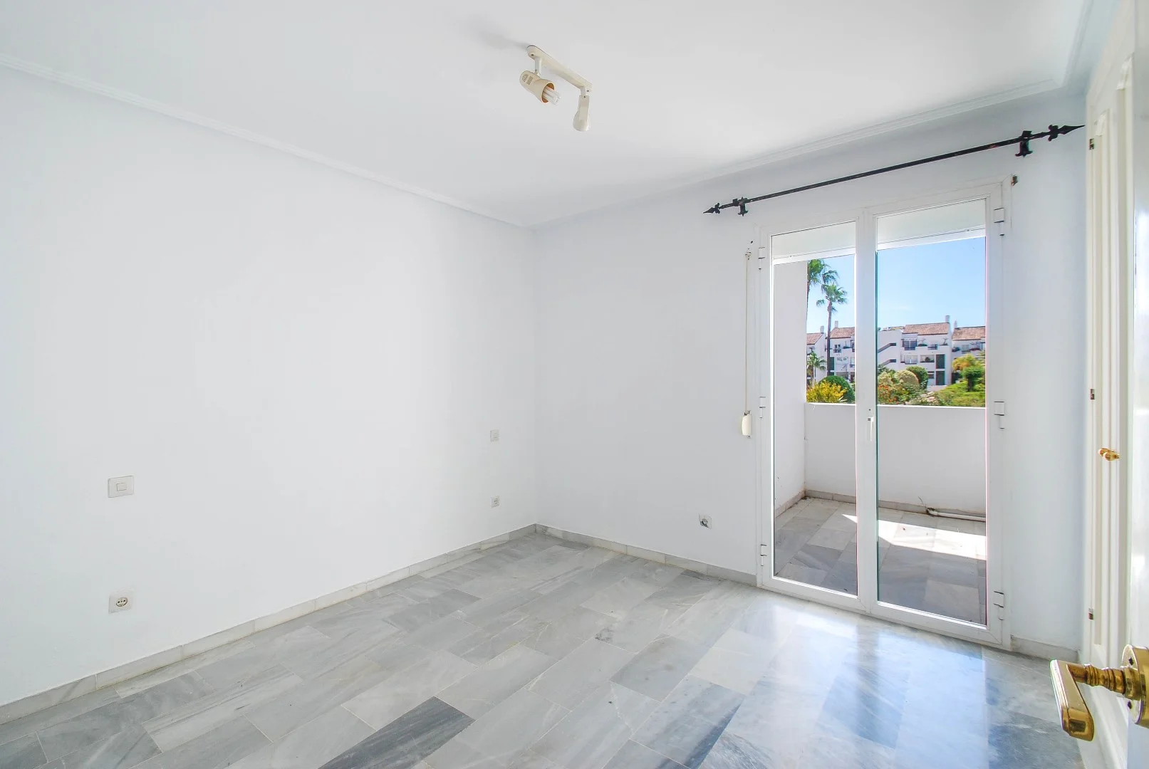 SOLD Apartment Jacarandas de Bel Air Estepona — TOP AGENT ALFONSO LACRUZ REAL ESTATE AND