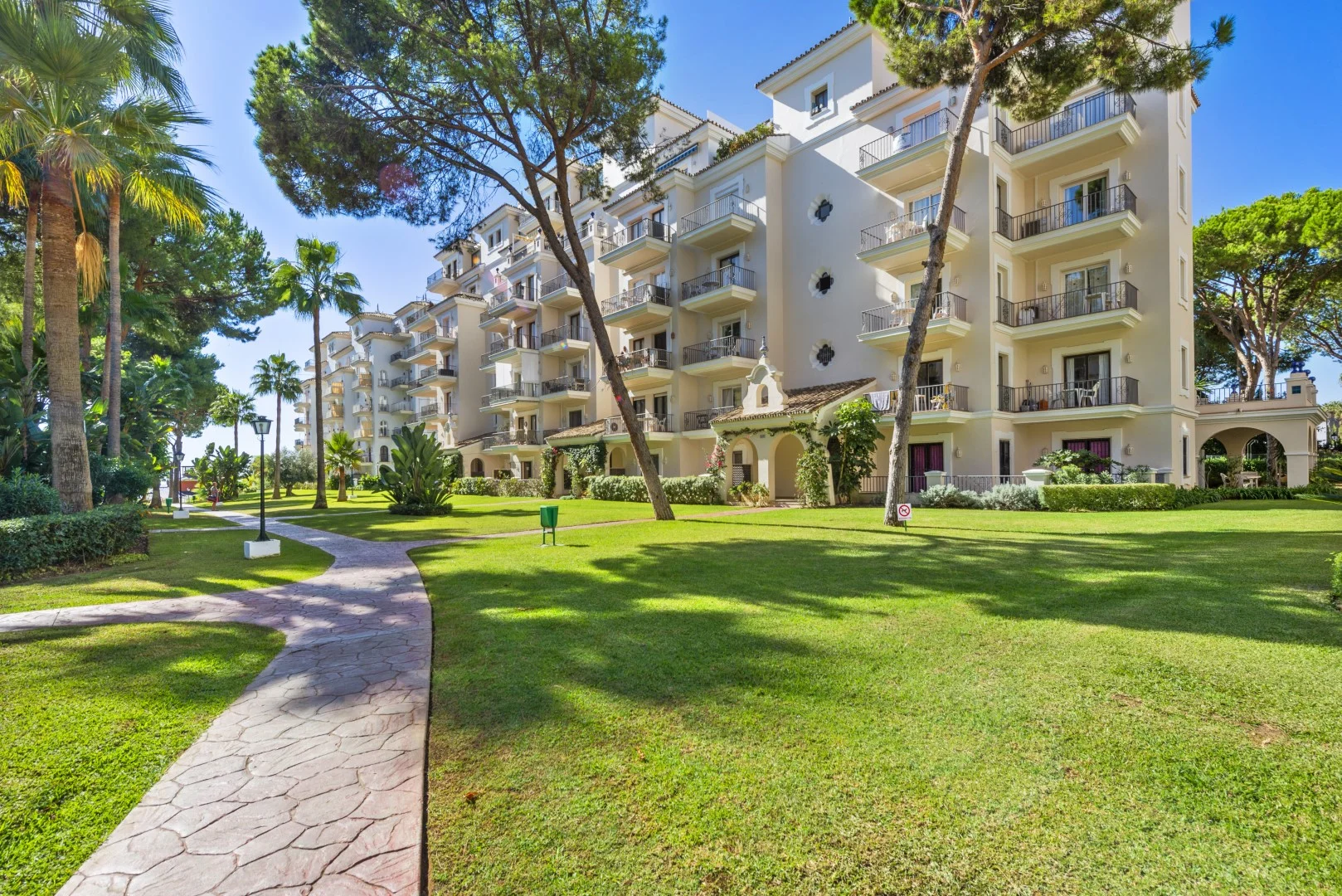 Penthouse Andalucia del Mar — TOP AGENT ALFONSO LACRUZ REAL ESTATE