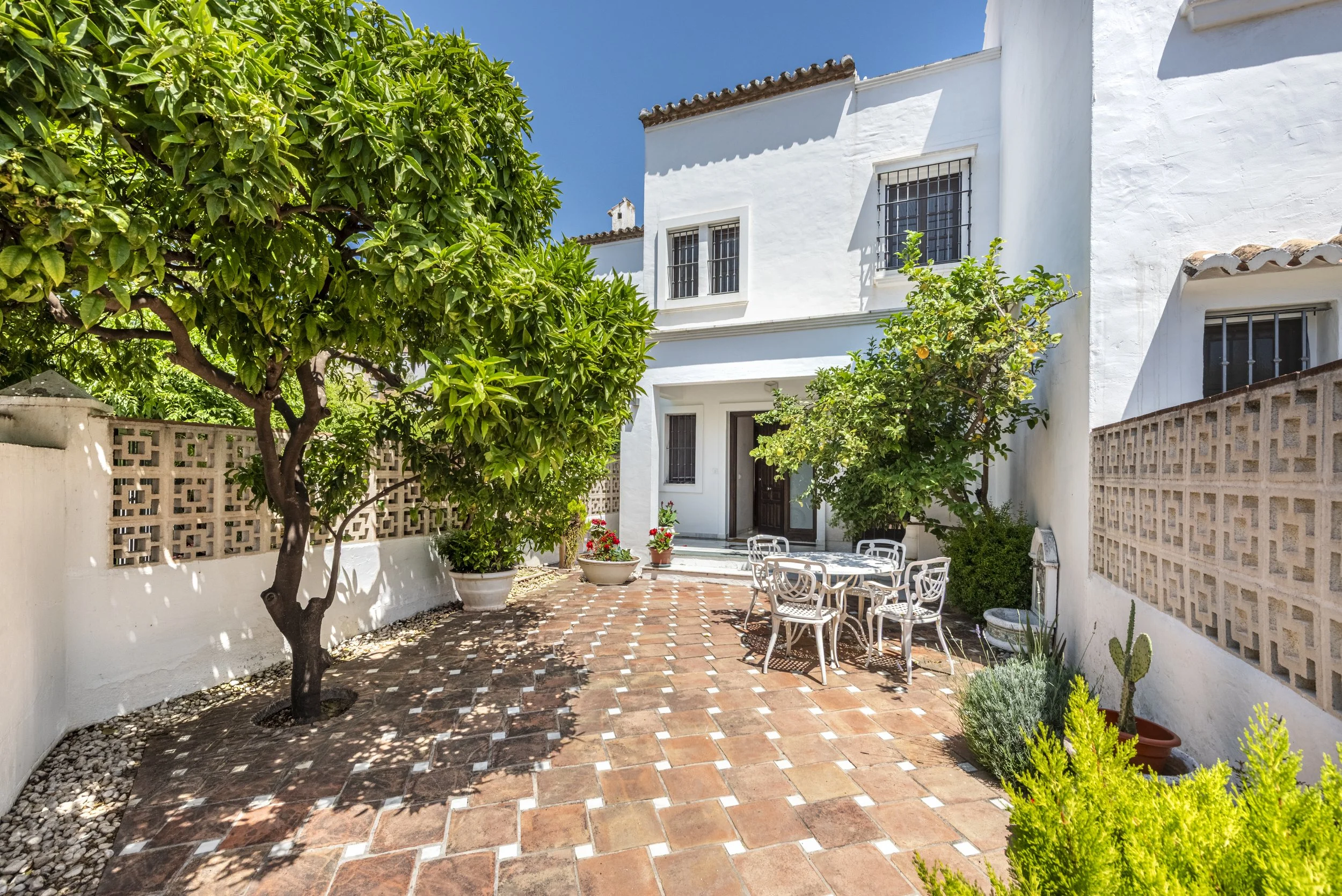 AVDA GIRONELLA  | TOWNHOUSE