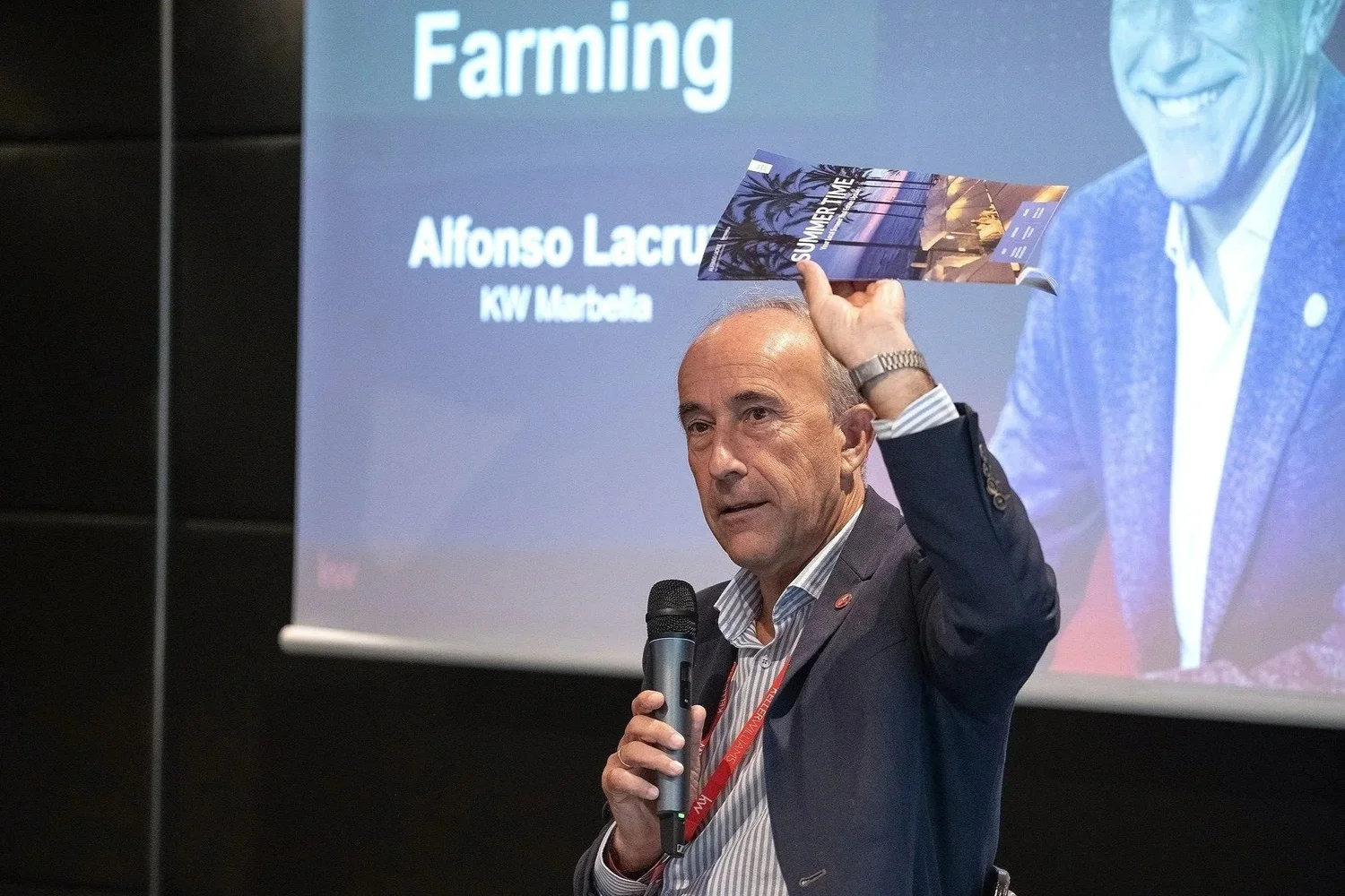 Alfonso Lacruz speaking on lead generation at MegaCamp Madrid