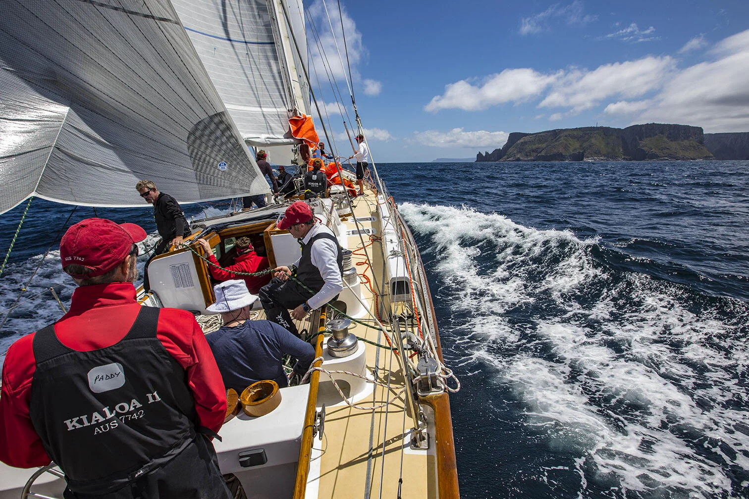 KialoaII_2018_RolexSydneyHobart_DallasKilponen-19.jpg