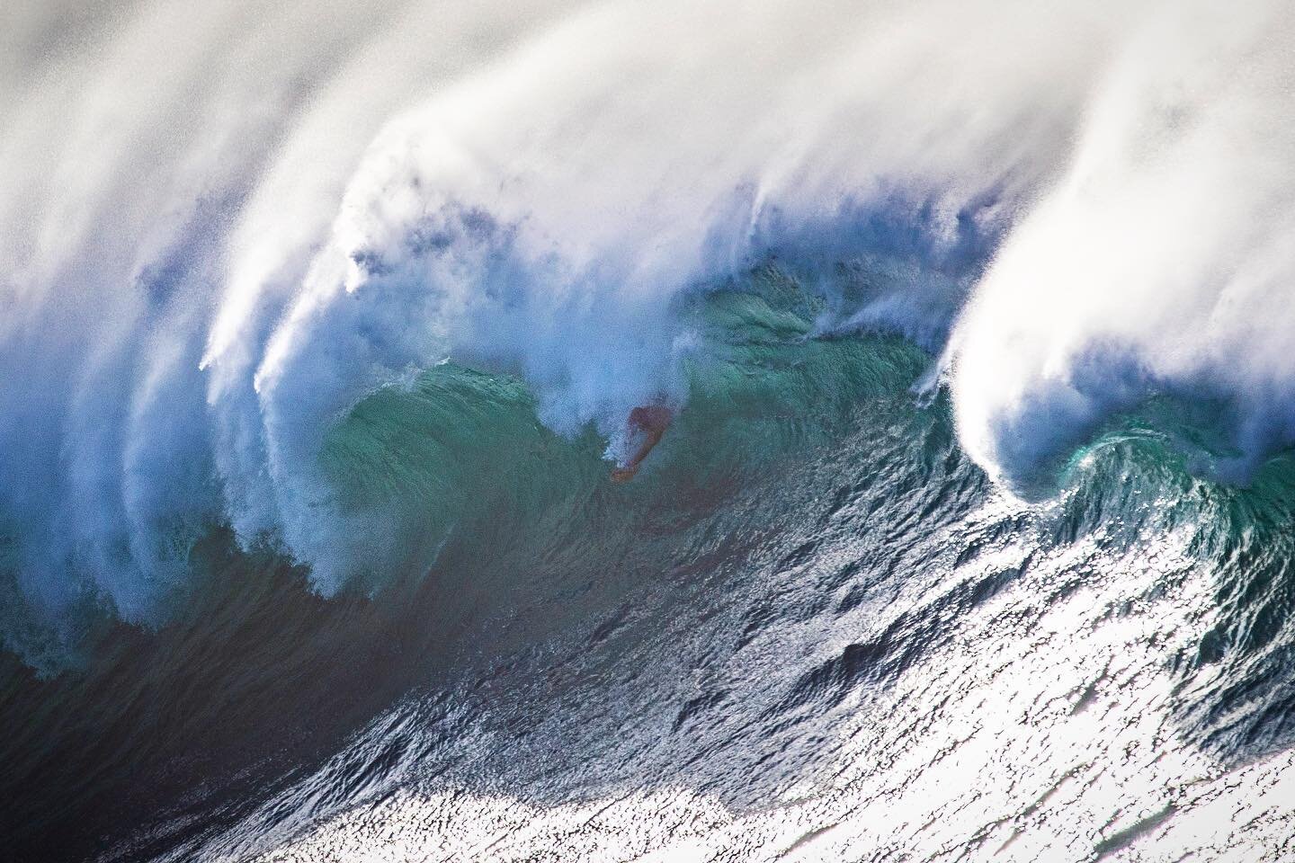 Big wave bodysurfer @kalanilattanzi takes on a solid 20ft set at Wedding Cake Island. Incredible. 8.5.23
.
.
.
.
.
@canonaustralia #weddingcakeisland #coogee @surfline_aus #surfing #sydney @sunburntmess.surf @surfersjournal #swell #australia @photoki