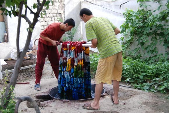 Dying the silk
