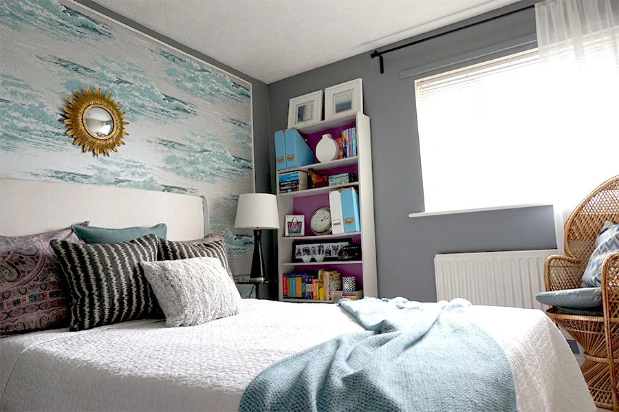Teen-girl-bedroom.jpg