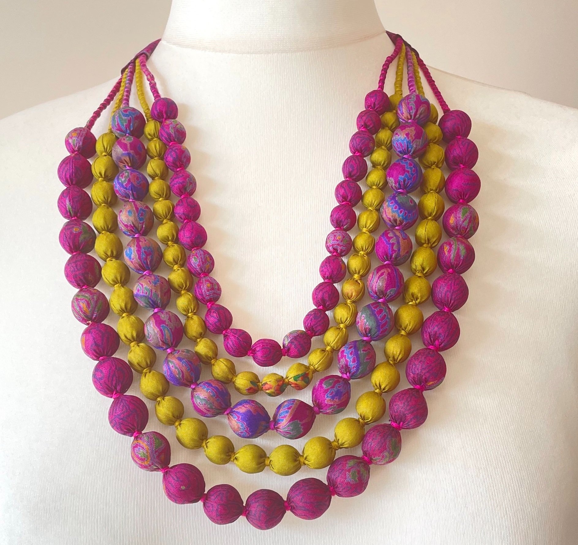 Purple Paper Beads Necklace Project
