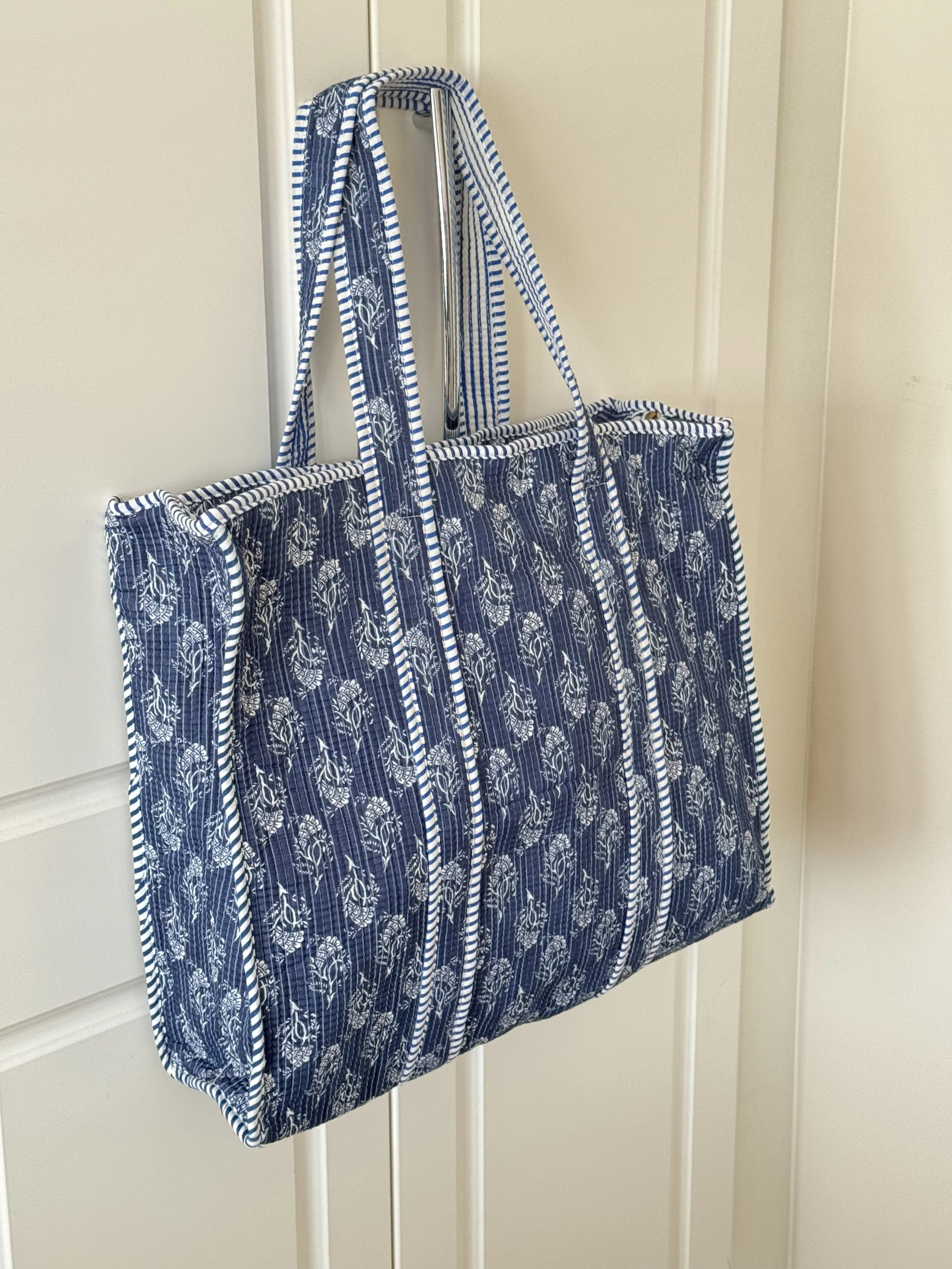 Botanical Print Large Quilted Tote For Women - Navy Bloom/White