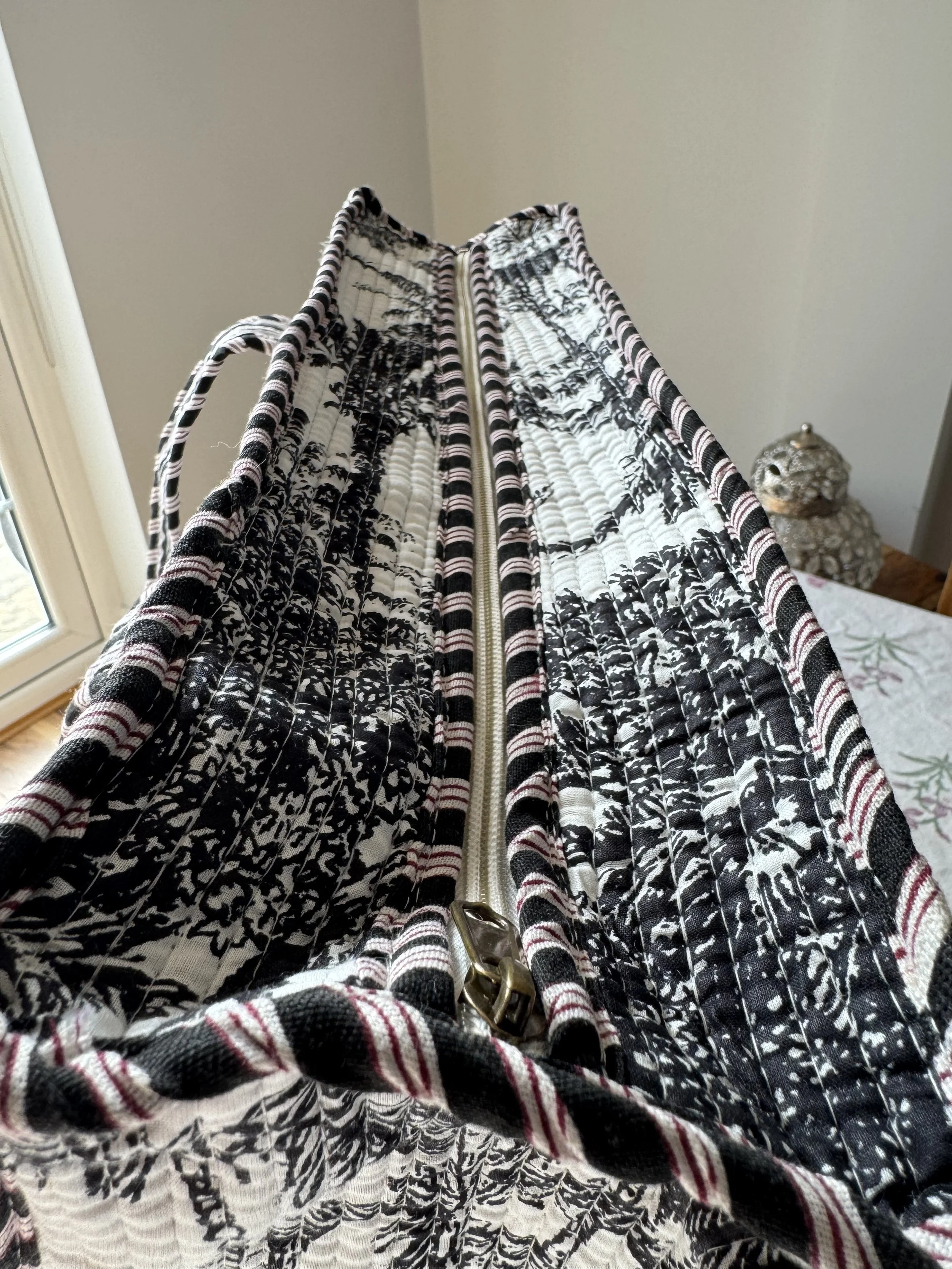 Zip closure detail on jungle print handmade tote bag by Jewelled Buddha