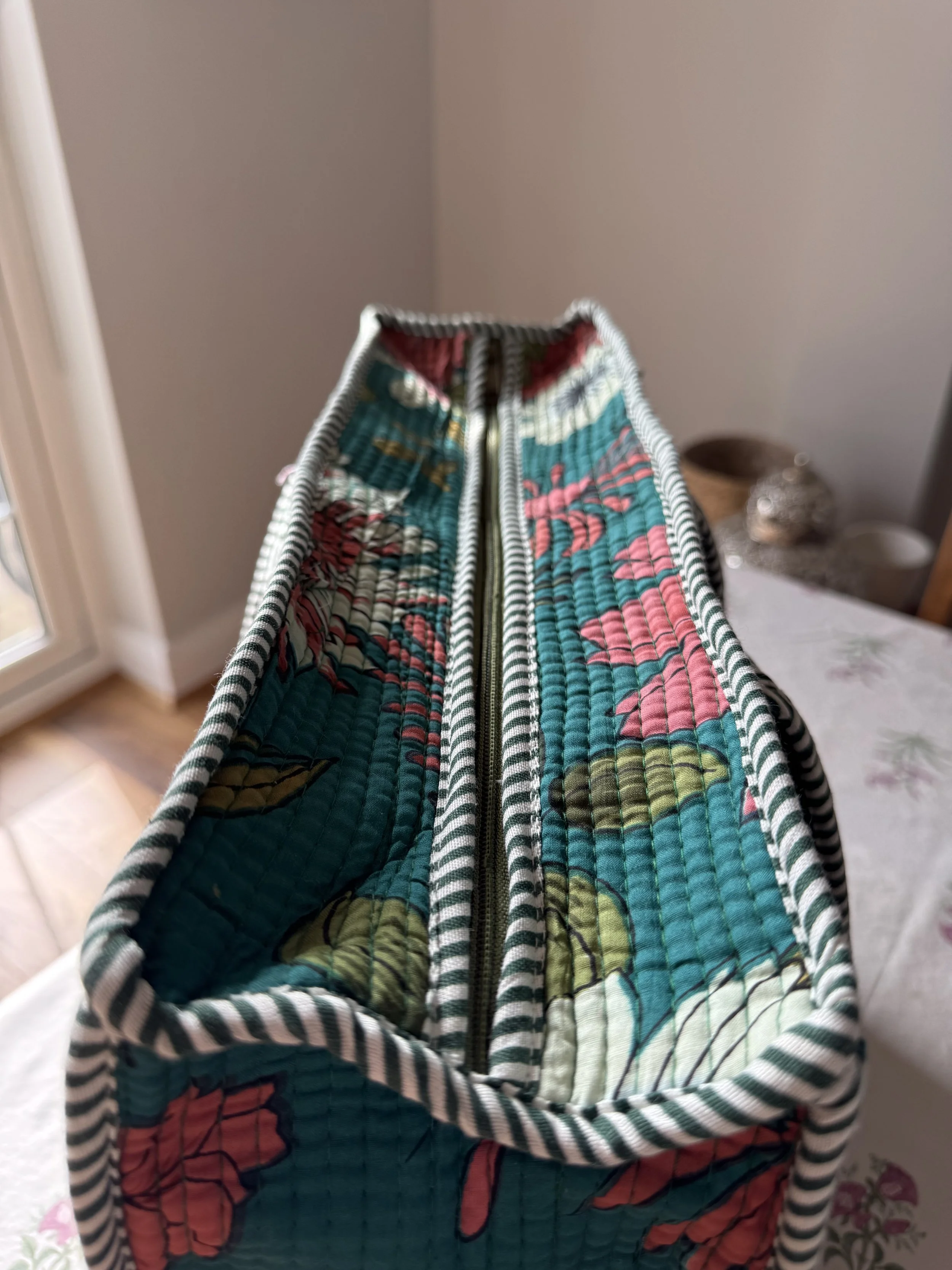 Zip closure on a vibrant floral summer holiday shopper bag in quilted cotton fabric