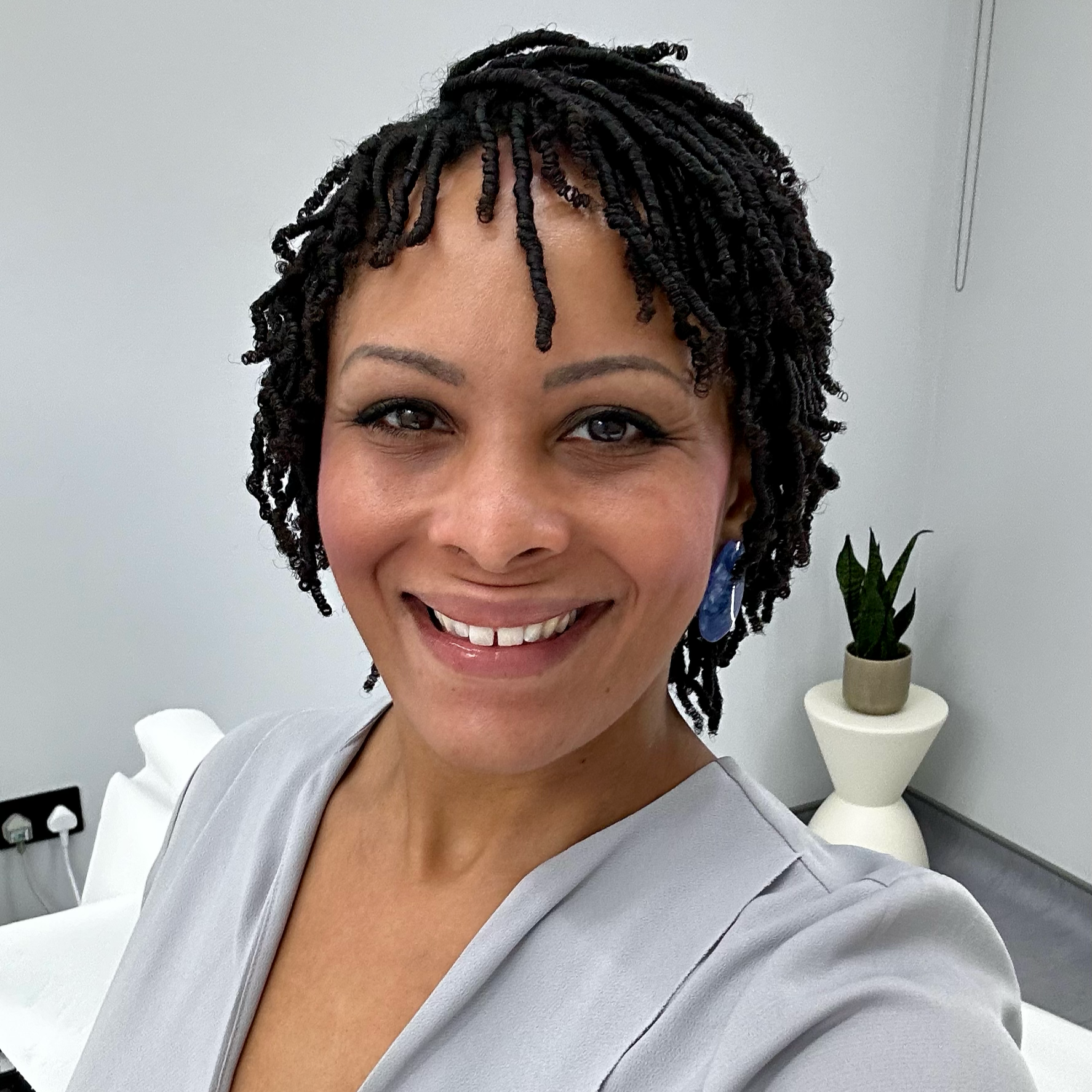 Profile Image - Dr Ayanna Knight.png