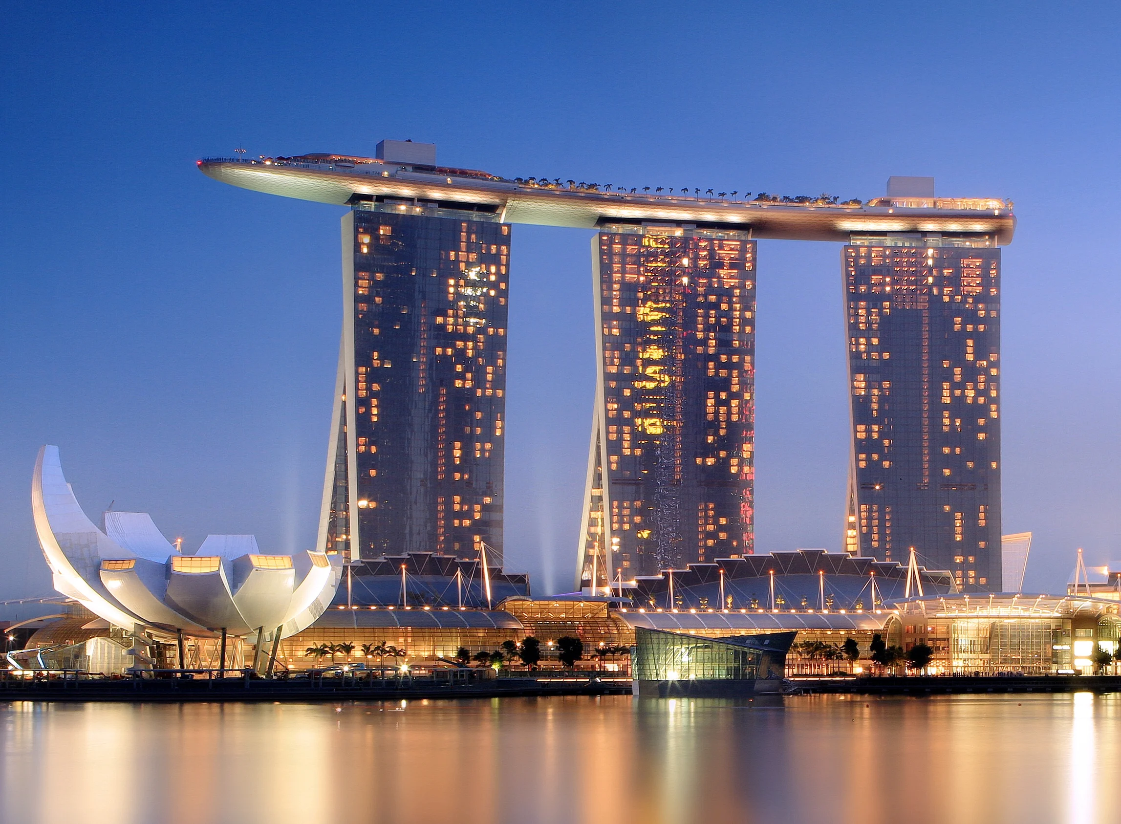 https://images.squarespace-cdn.com/content/v1/570b8bfbb09f959184e73ed1/1561369420584-EL69W1FEG3WTWUNB17ZW/Marina_Bay_Sands_in_the_evening_-_20101120.jpg?format=2500w