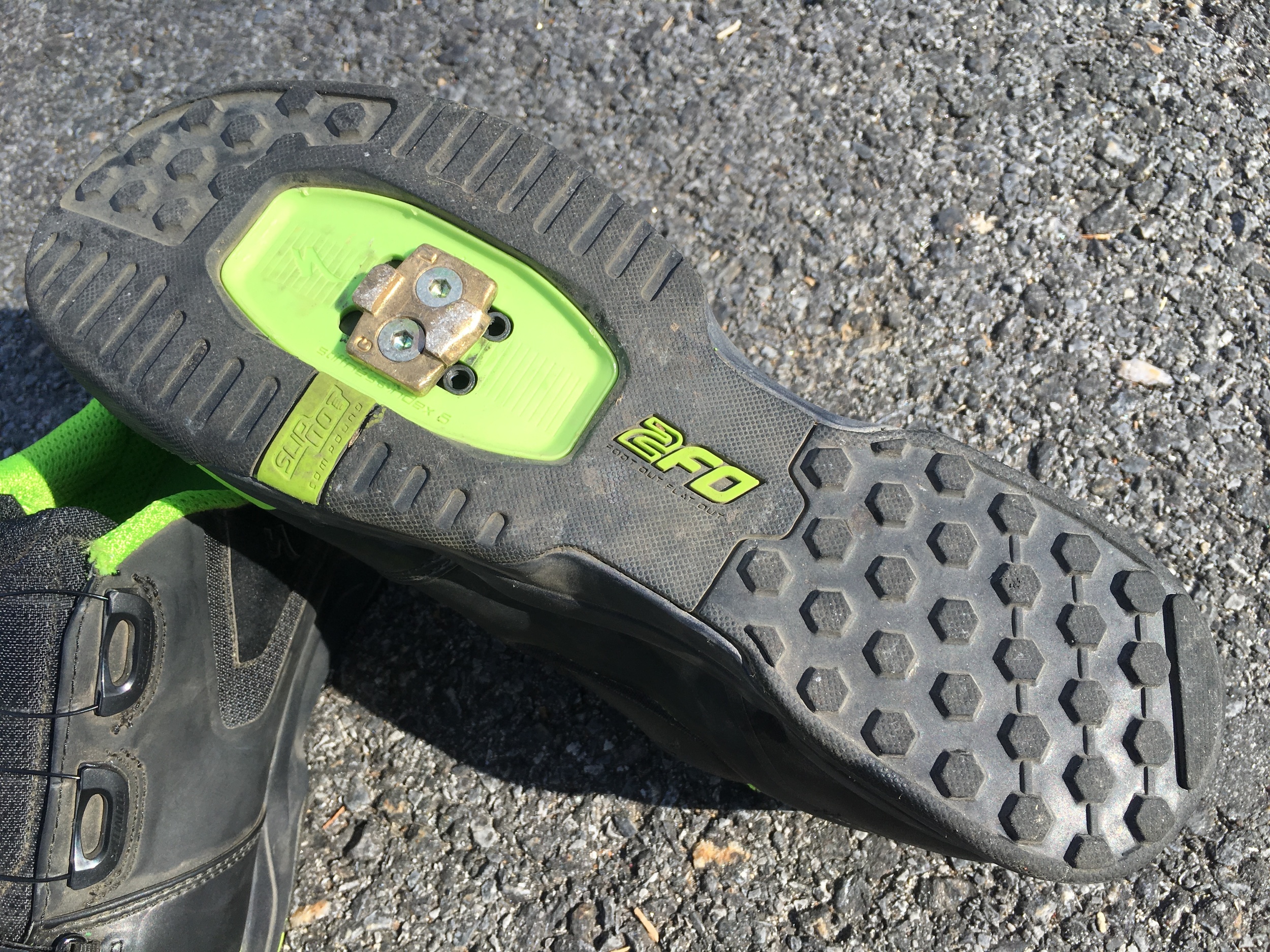 The outsole, looks much like a 510 with that signature "landing strip" they claim to aid in clipping in.