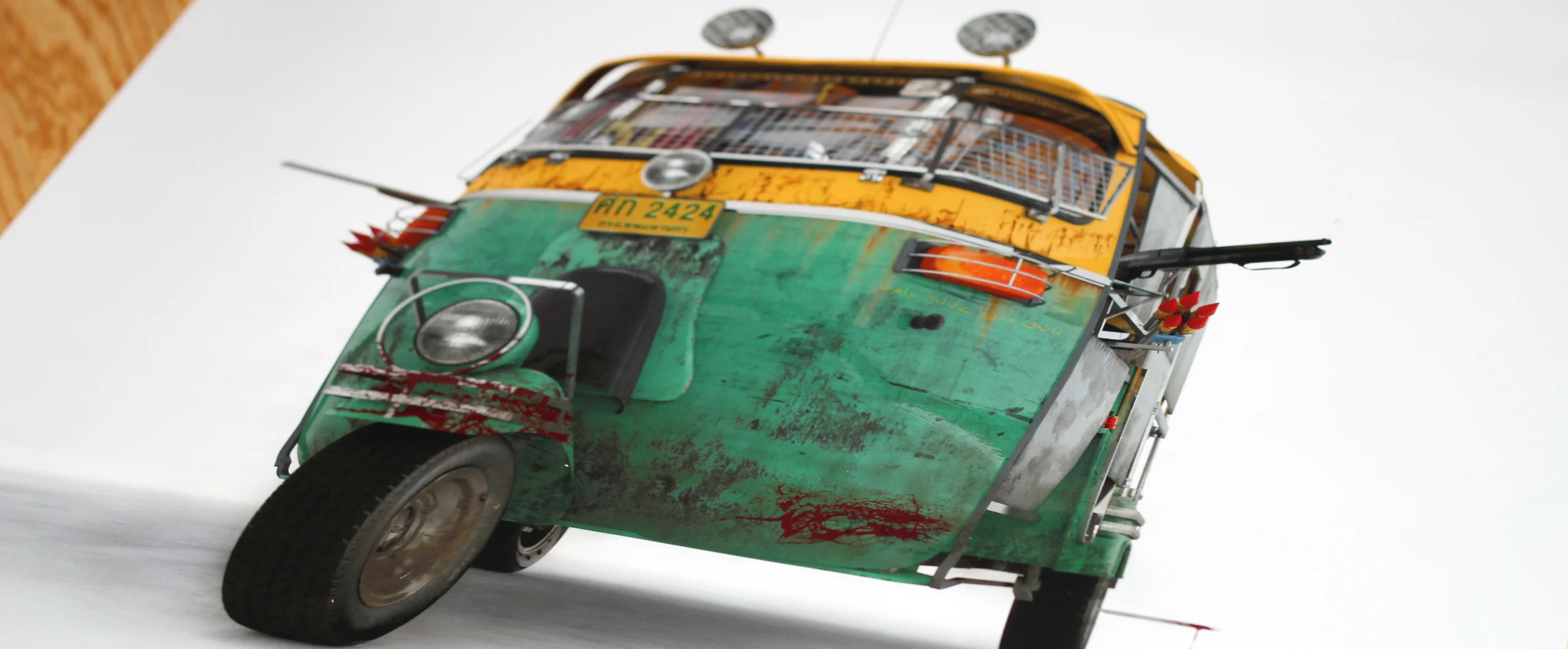 slide_tuktuk_paper.jpg