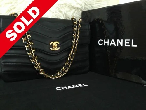 CHANEL BLACK CHEVRON QUILTED LAMBSKIN CC GOLD CHAIN 10" 2.55 FLAP BAG