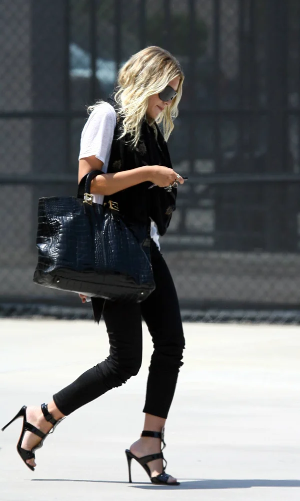 Olsens-Anonymous-Blog-Ashley-Olsen-Edgy-Chic-In-Beverly-Hills-Fendi-Bag-Sandals-1.jpg
