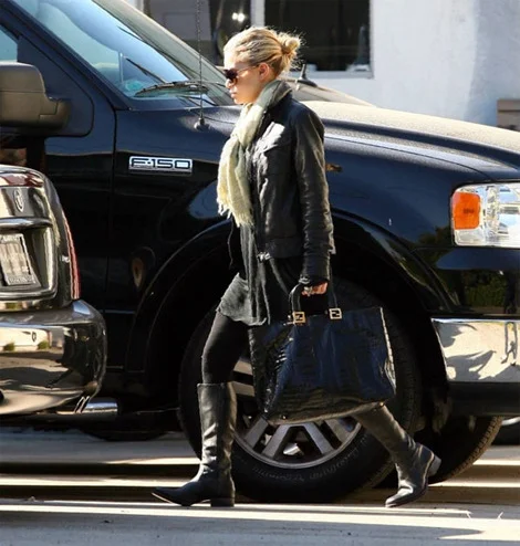 ashley-olsen-and-fendi-vintage-crocodile-twins-tote-gallery.jpg