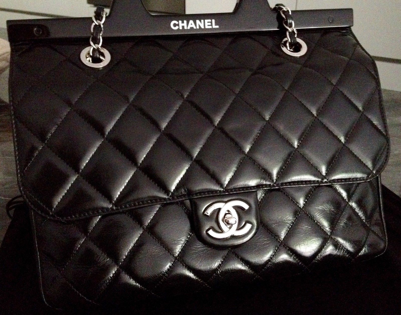 CHANEL Glazed Calfskin Quilted Large CC Delivery Tote Black 191125