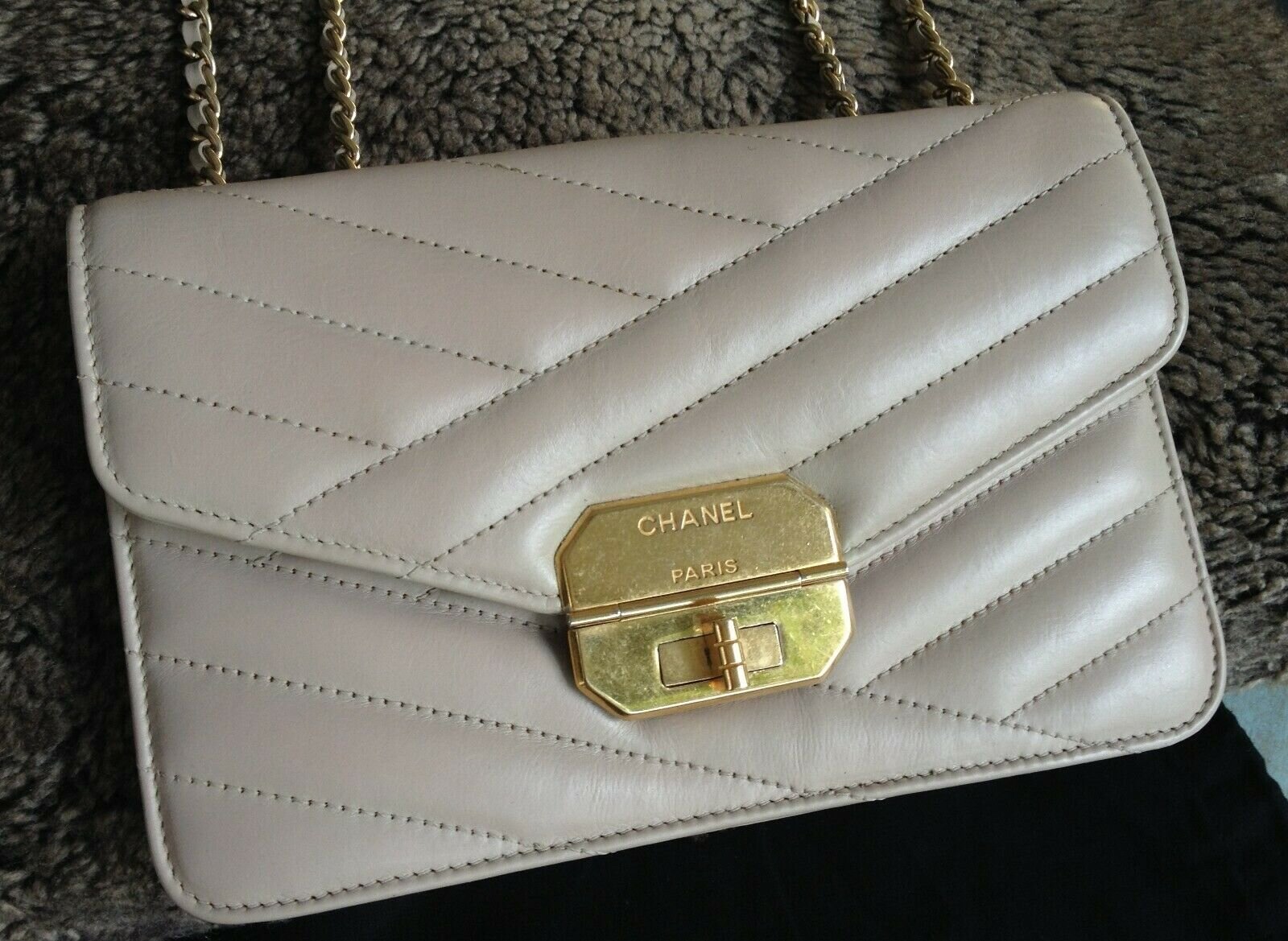 CHANEL Beige Chevron Quilted Herringbone Leather Gold Medal Chain Small ...