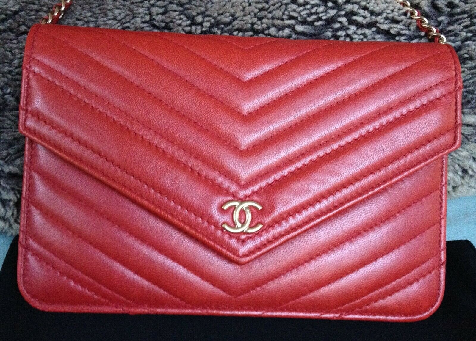 MINT 2017 Chanel Red Quilted Chevron Leather Gold Chain Crossbody WOC ...