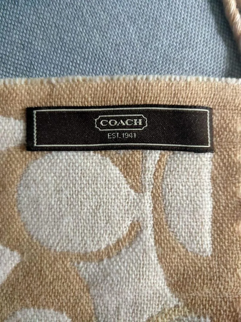 coach_reversible_wool_scarf_1659424125_5d77a14a_progressive.jfif