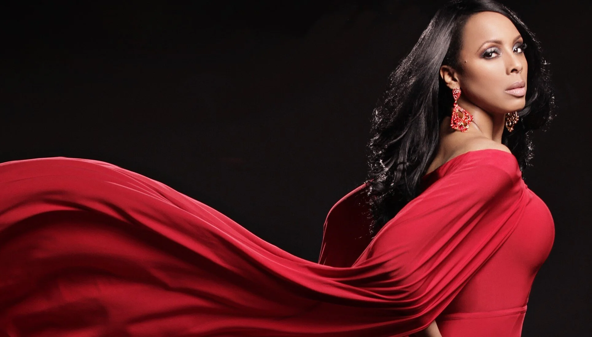 From Boot Laces to Beautiful Faces: Army Vet Launches New Cosmetic Line