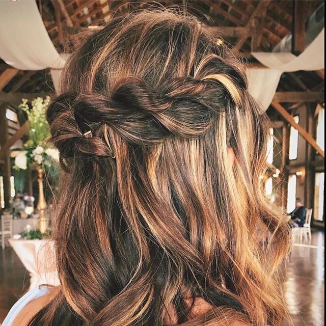 It's FRIYAY!!!! Here is a Rope braid by Molly Gee⠀
.⠀
.⠀
.⠀
#ropebraid #hairstyling #tracybranchagency #hairandmakeupartist #editorialstyling #sessionstylist #weddinghairandmakeup #weddingmakeupartist #glamsquad