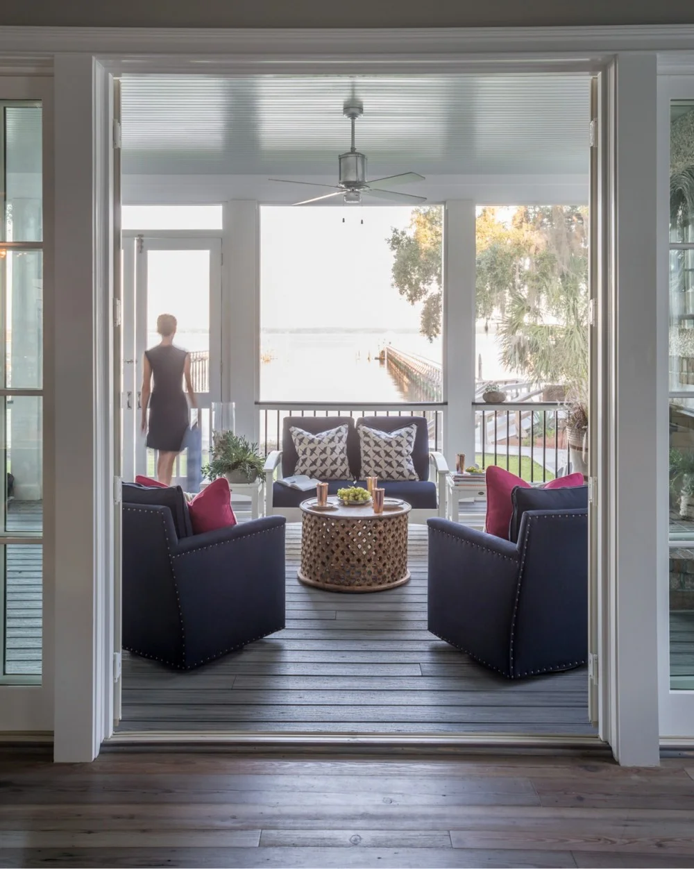 A large, comfortable screened porch welcomes breezes and views of Port Royal Sound and Hilton Head Island. 