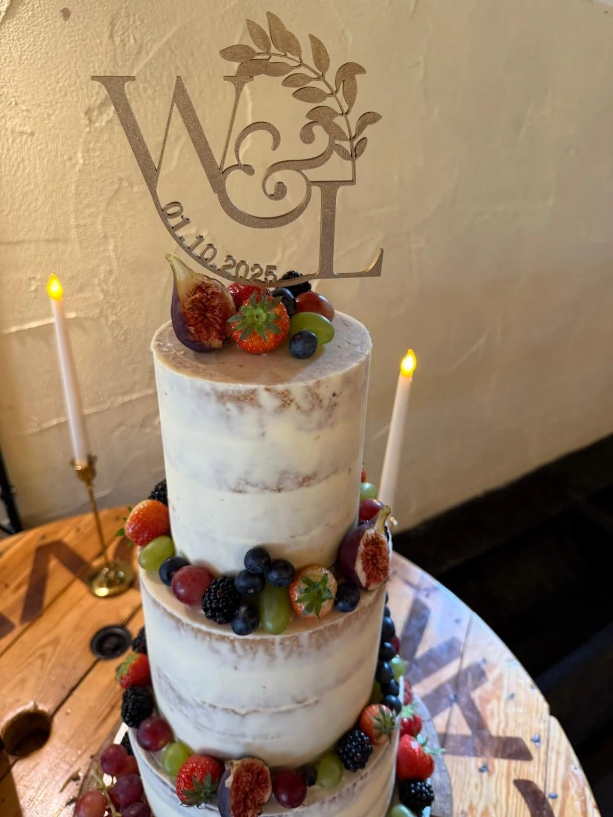 The wedding cake at Lorna &amp; Will’s Beautiful Stanford Farm Wedding at Stanford Farm