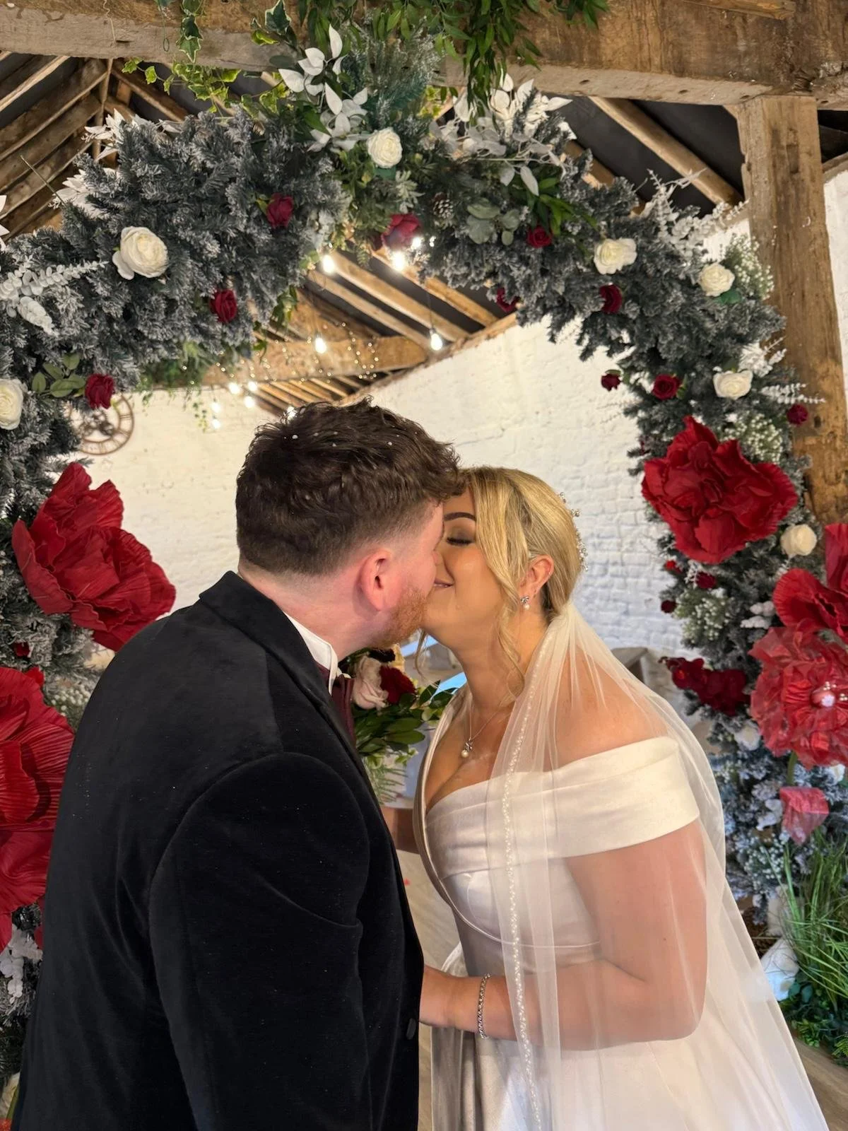 Katie &amp; Ryan’s Festive December Wedding at Stanford Farm