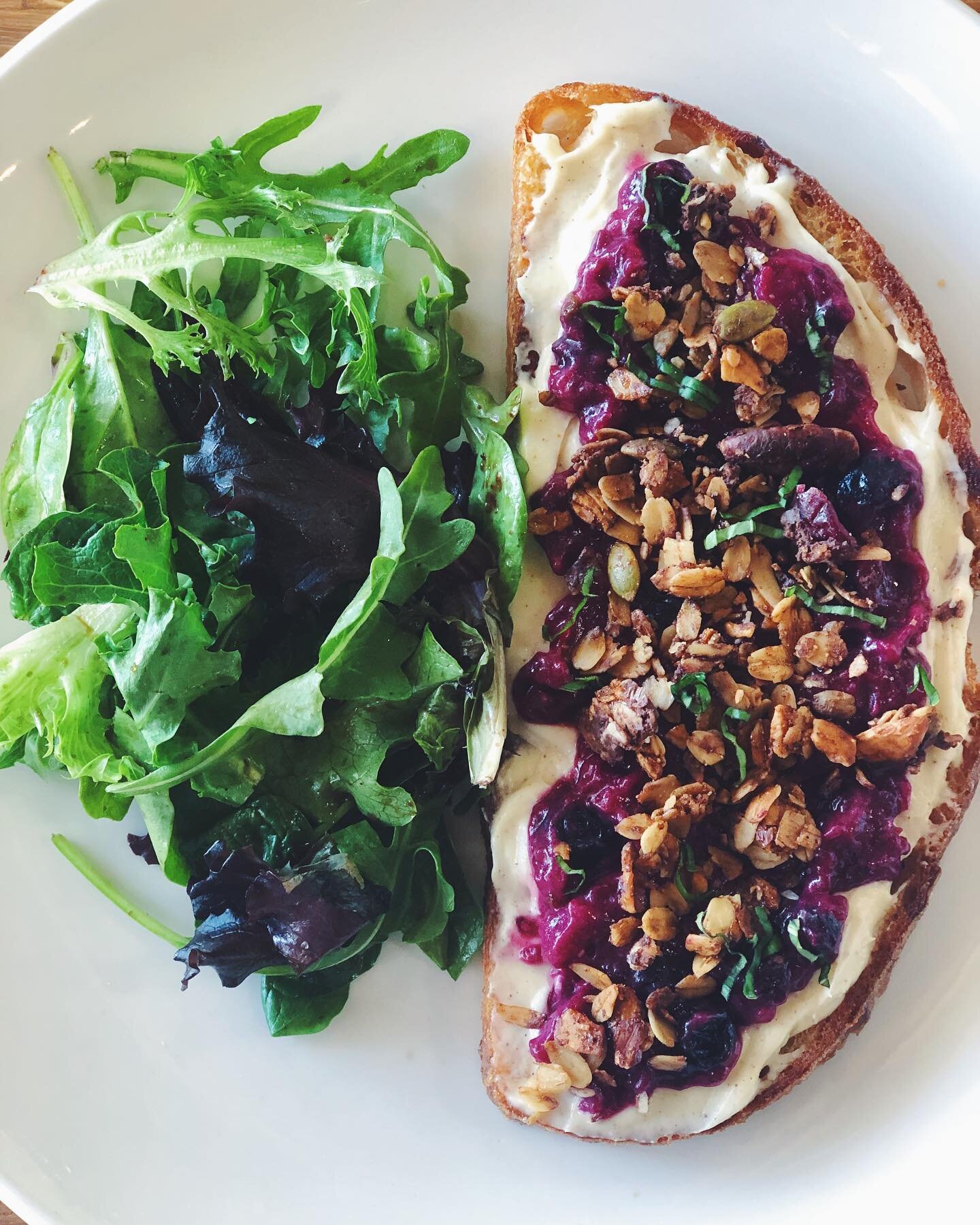 Summer Berry Tartine&hellip;mmm mmm mmm👌🏼😋 ➡️ new on our breakfast menu!