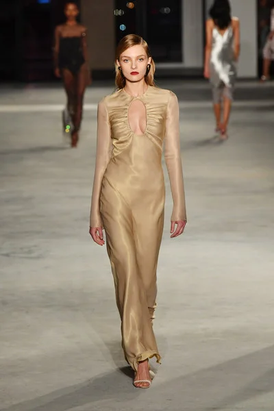 Cushnie+Et+Ochs+Runway+February+2018+New+York+jh4Mt0Q8xFrl.jpg