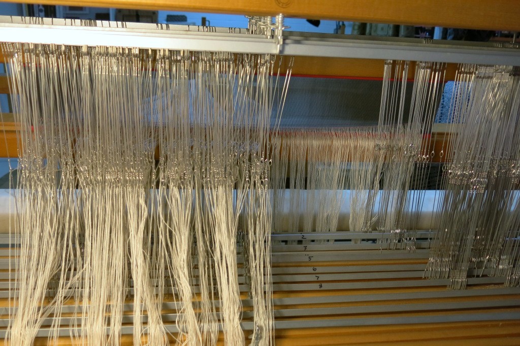 Threading bamboo yarn in 8 shafts of my 12 shaft Leclerc Nilart loom