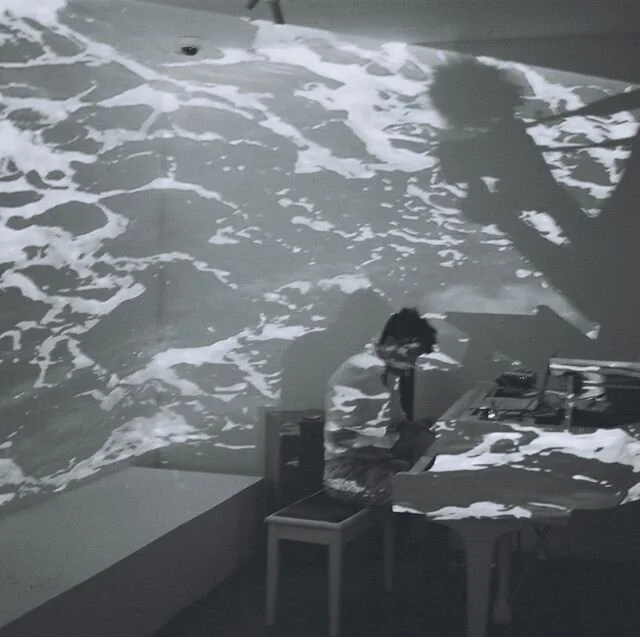 Just a little while ago @the.slow by @captain_greggles ☺️❤️
.
.
.
.
#Oliverchang #neoclassical #piano #deconstructed #artmusic #cinematic #ambient #film #composer #fineart #preparedpiano #nilsfrahm #olafurarnauds #maxrichter #joepbeving #moux #karinb