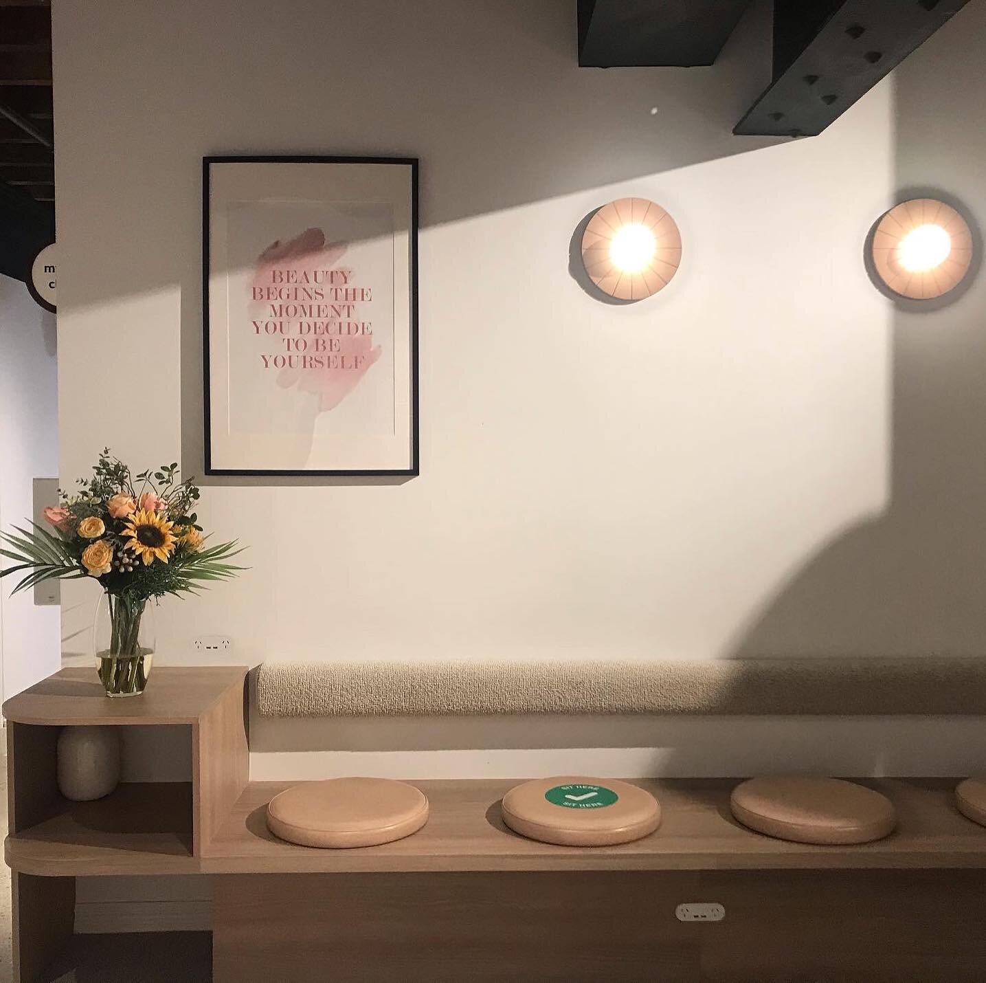 The waiting area for my 💥NEW STUDIO💥@salon.lane 🤗

From this Friday onwards I will be here every week Tuesday thru Saturday 🥳

Book now via the link in my bio! X 

#acupuncturesydney #sydneyacupuncture  #sydneywellness #cosmeticacupuncturesydney 