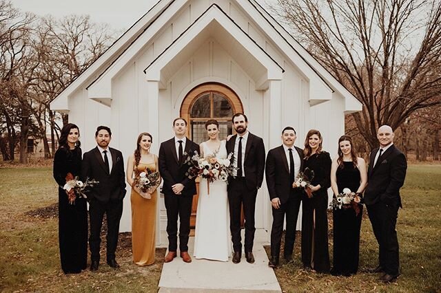 Warm, rich tones from winter. ✨And what a beautiful wedding party! Happy #weddingwednesday!
. 
Photography: @laurenapelphoto
Venue: @emersonvenue
Florals: @katemcleodstudio 
Dress: @sarahseven from @lovelybridedallas
Alterations: @alteredforthealtar
