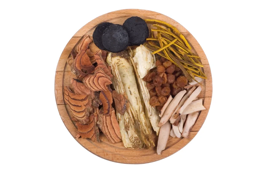  Chinese Medicine  Chinese or Oriental Medicine is a 3,000 year old art form that treats imbalances of the body and mind. It is an art and science. Where conventional medicine divides, reduces and categorizes, Oriental Medicine treats patterns and es