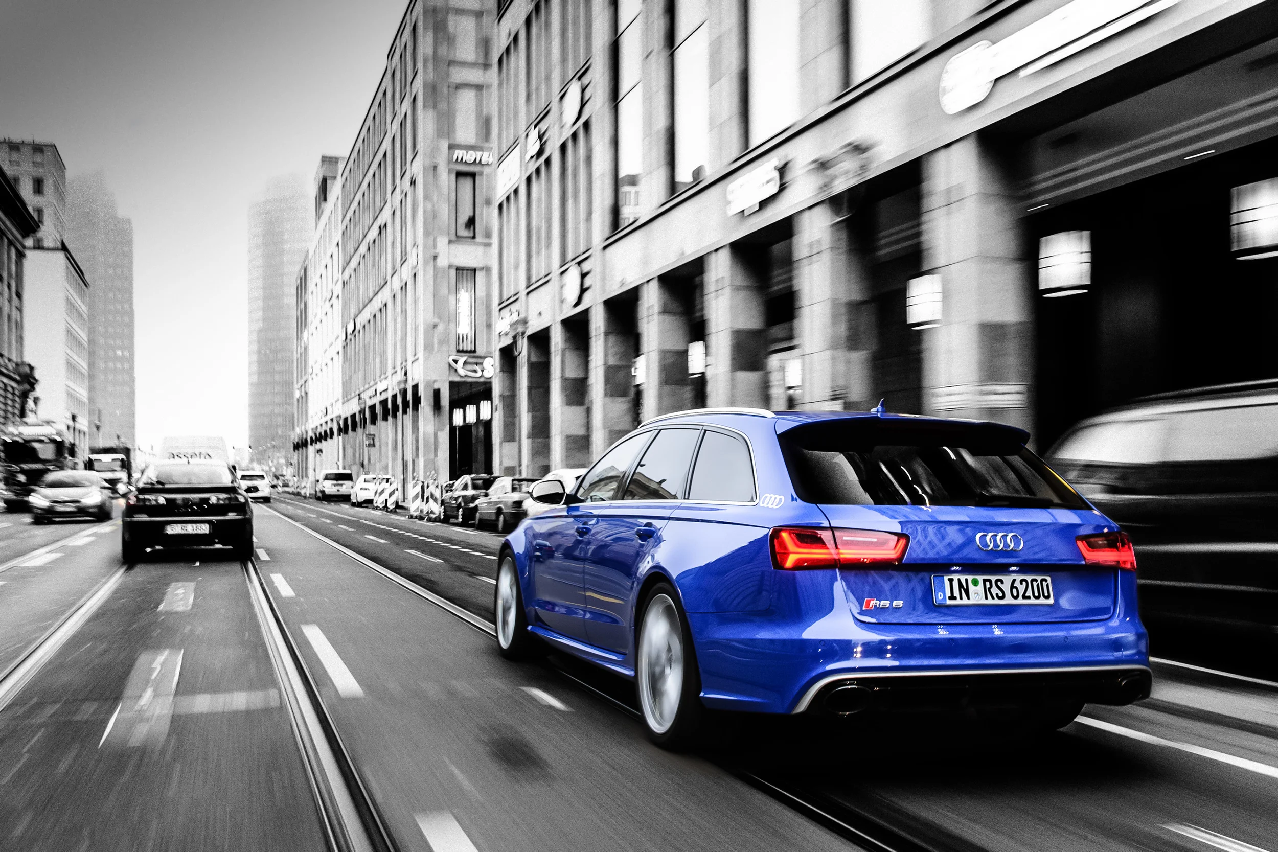 AUDI-RS6-Avant-nogaroblau-03.jpg