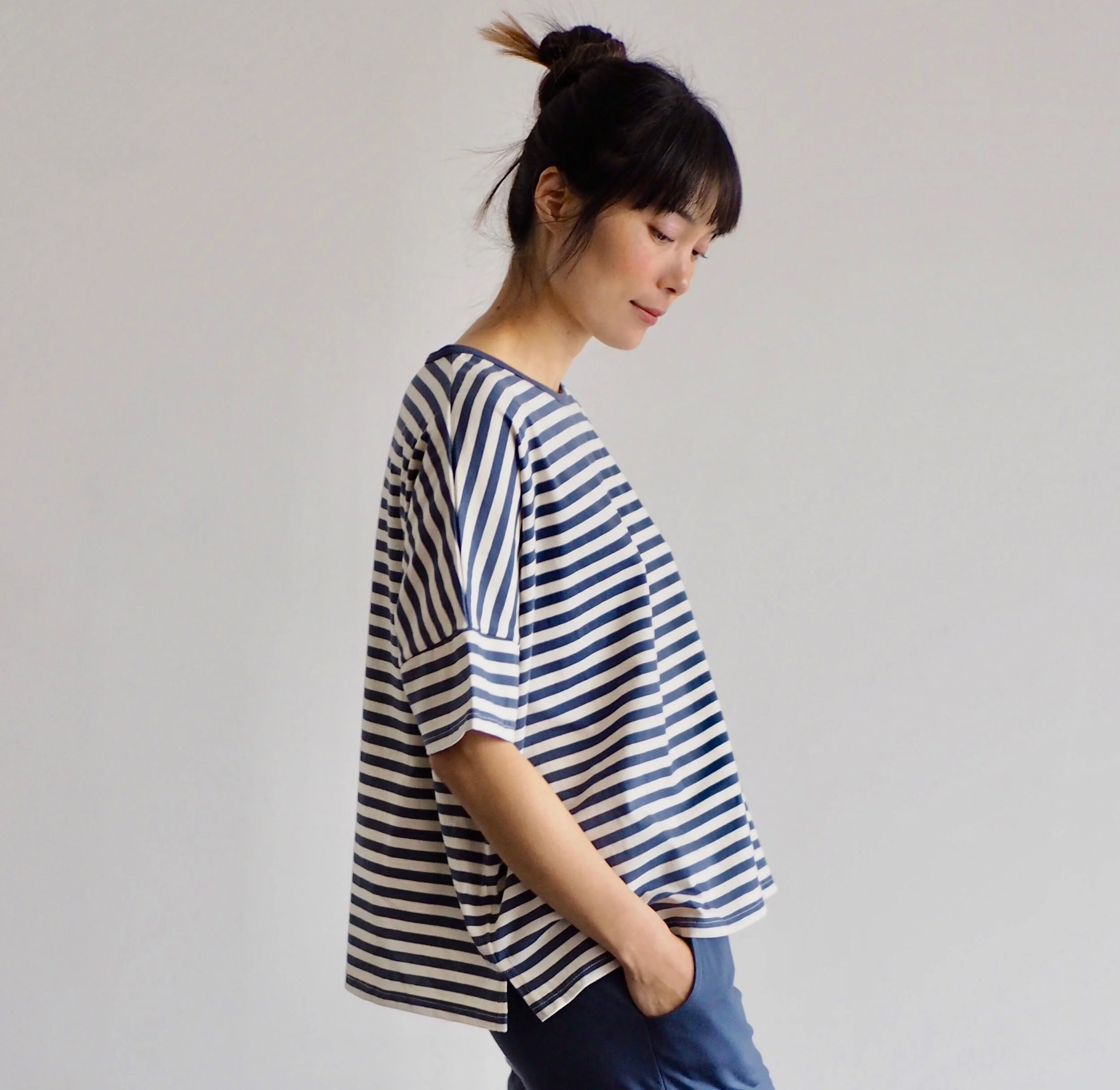 ame top / midnight blue stripe