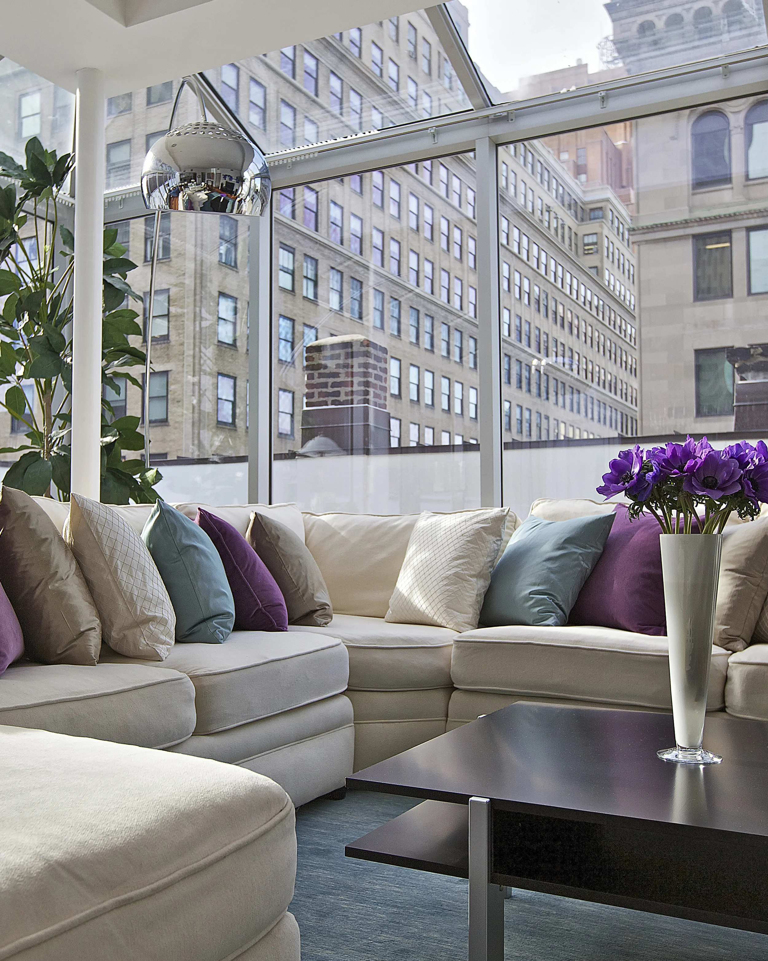 TRIBECA PENTHOUSE The Amazing Architectural Bones Of The 2,300-Square-Foot Penthouse In The Heart Of Tribeca Played Perfectly Into The Vision Of The Chic Design With A Earthy Twist.