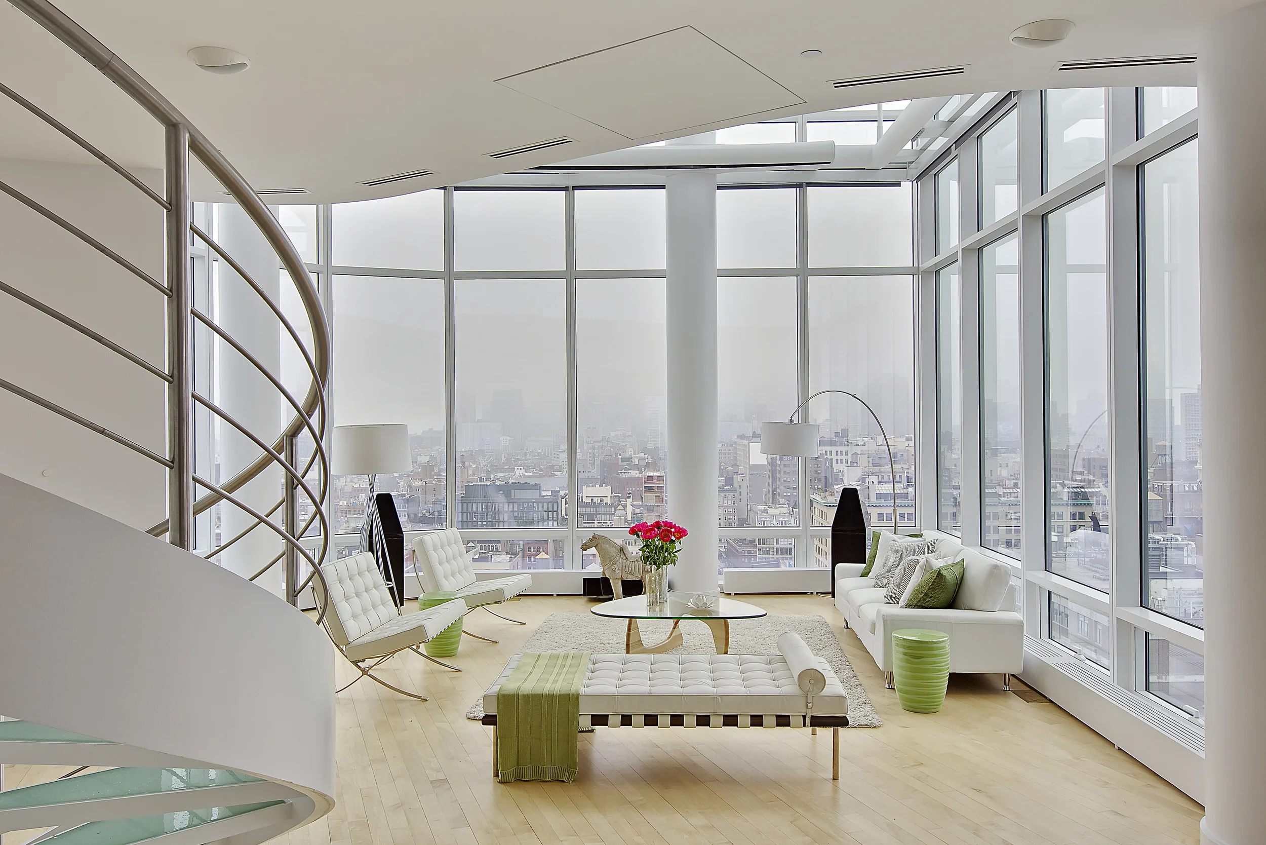 CHELSEA PENTHOUSE The Chelsea Duplex Penthouse Has A Most Impressive Mix Of All The Right Elements, Including Modern Design, Architecture And Energy.