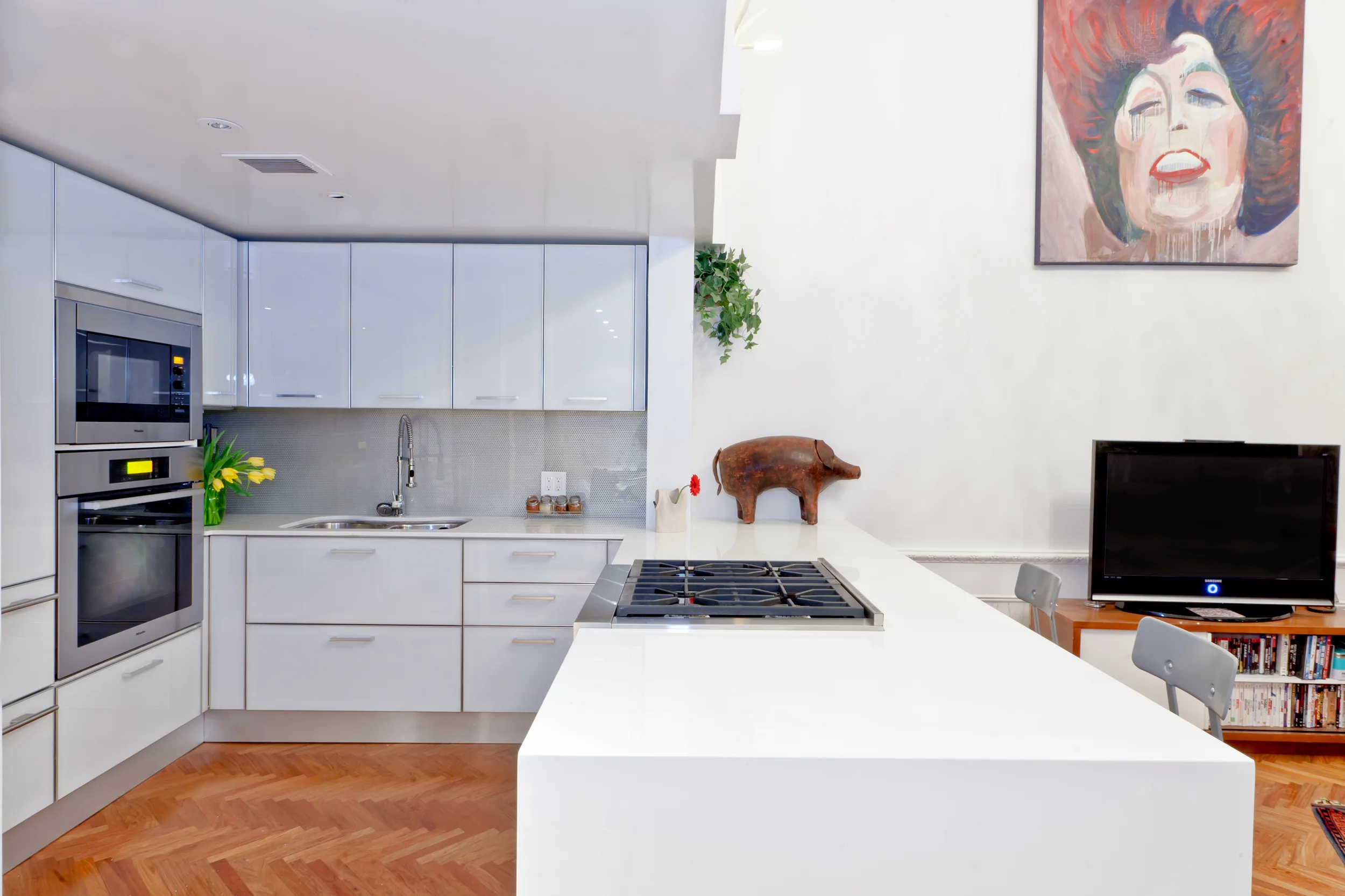GRAMERCY PARK ECLECTIC LOFT A Stunning 4-Level Loft, Located In The Heart Of Gramercy Park, Was Remolded From An Old Converted Abby In To An Eclectic Home.