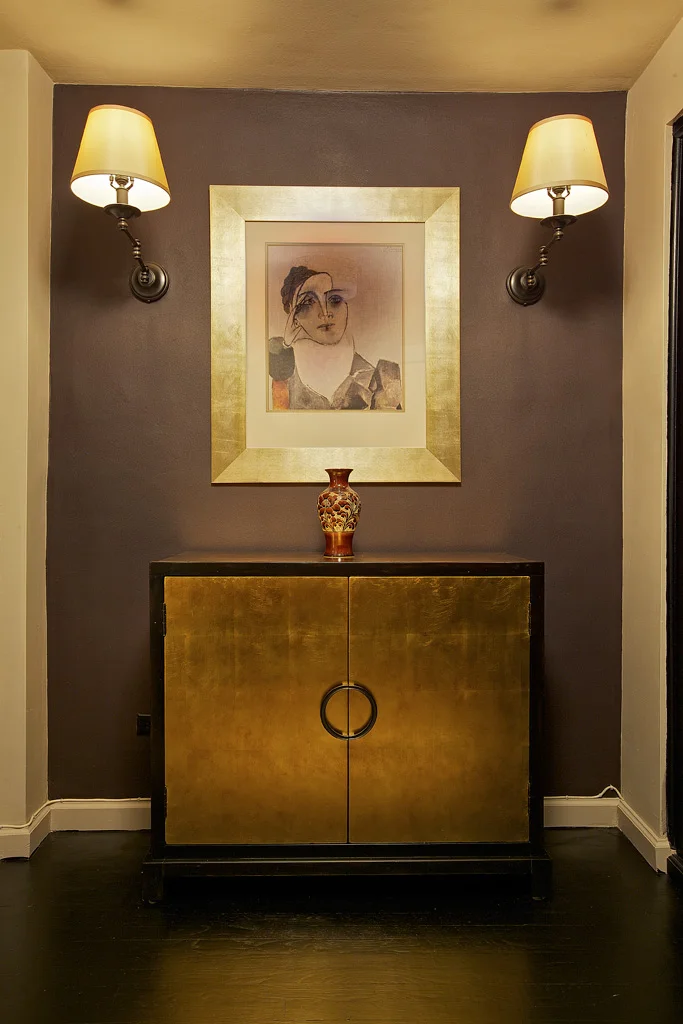 BLACK & GOLD RESIDENCE Brooklyn Contemporary Property Given The Royal Treatment By Taking It From Drab And Cluttered To A Luxurious Residence Befitting Of The Owner’s Personality.
