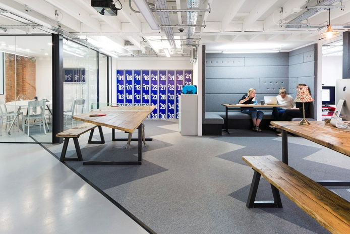 ThirdWay Interiors has designed the new offices of digital media company Pink Squid , located in London, England.