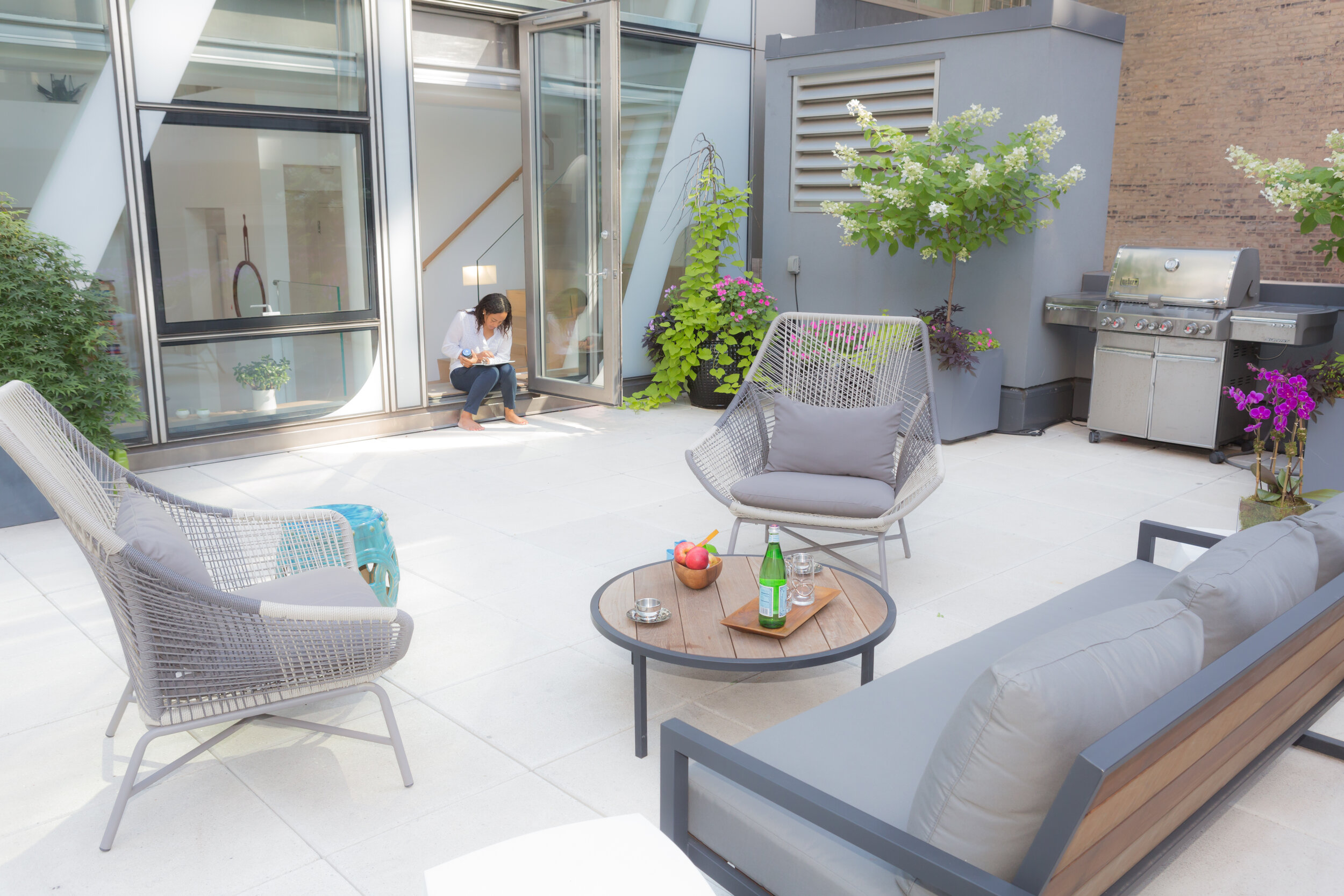 BEFORE AND AFTER : CHELSEA DUPLEX OUTDOOR TERRACE 