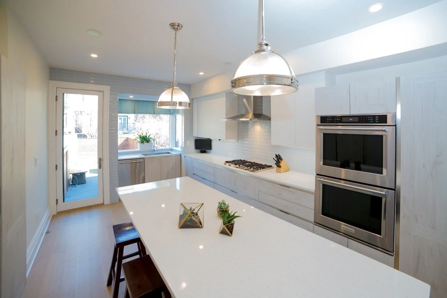 Guide to Hiring the Best Remodeling Contractors in the USA