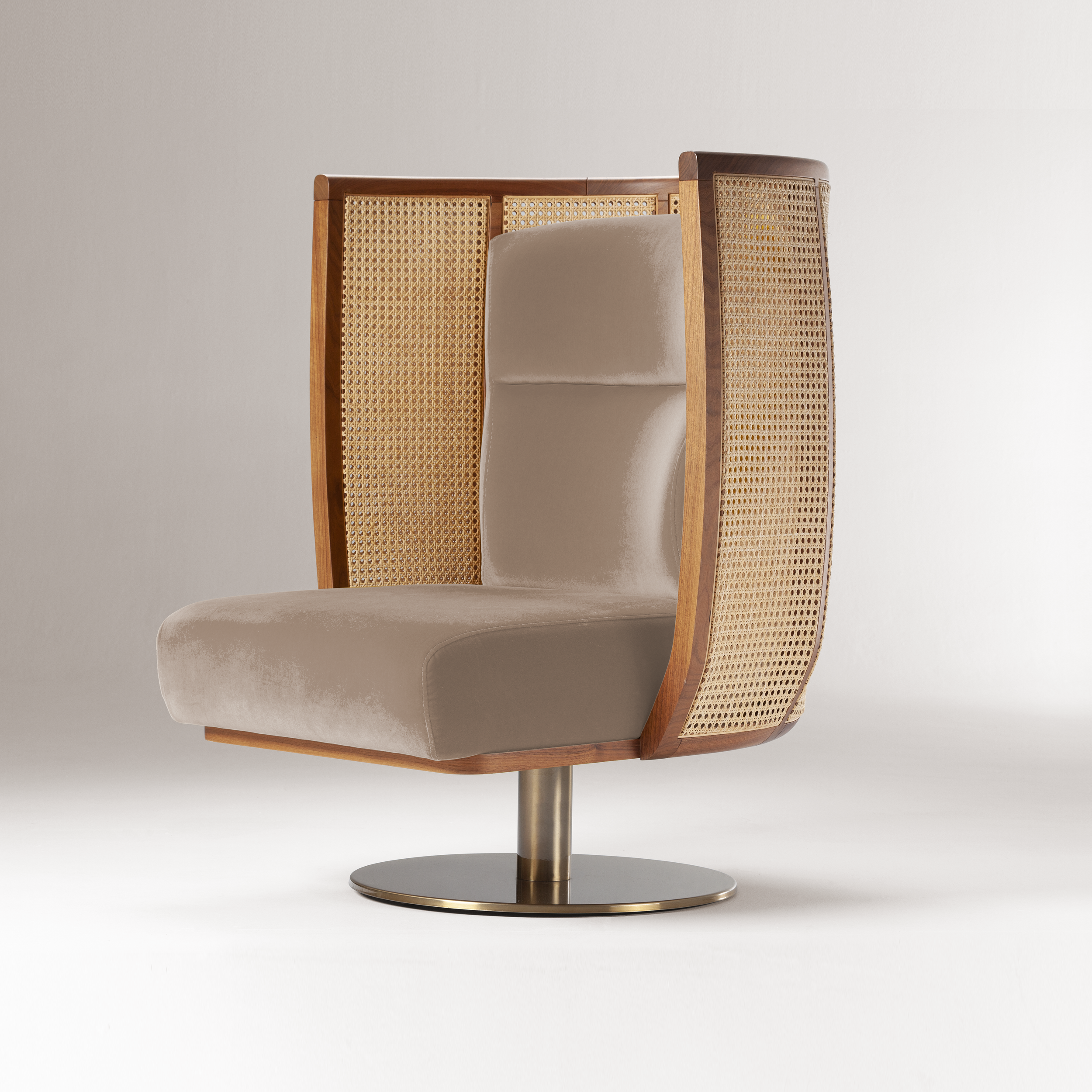 8-egoista-armchair.png