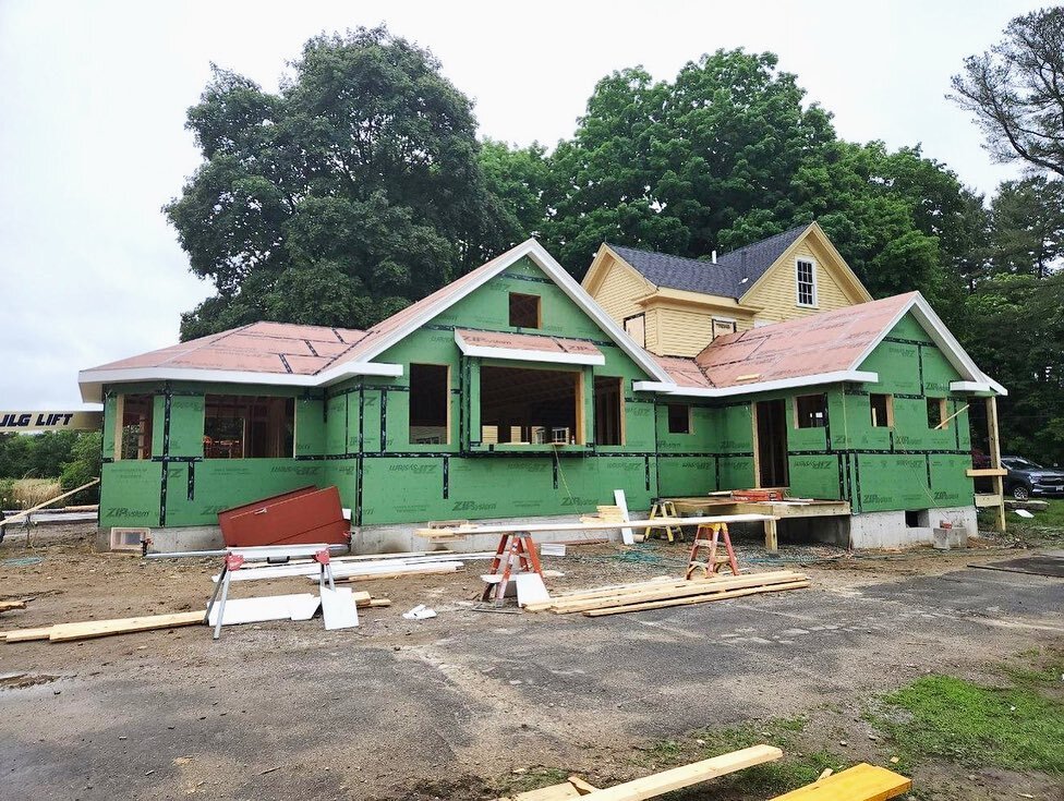 Framing progress for our addition-renovation project on this early 1900s farmhouse located in the north shore #bostonarchitecture #northshorehomes #historichomes #farmhouse #newenglandconstruction