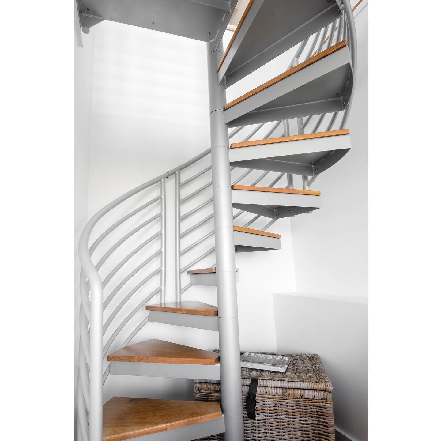 This spiral staircase leads you from the master suite to sauna room overlooking the Atlantic Ocean. Often times, our smaller projects end up being some of our favorites to design. 

#bostondesign #bostondesigner #architect #waterfront #boston #design