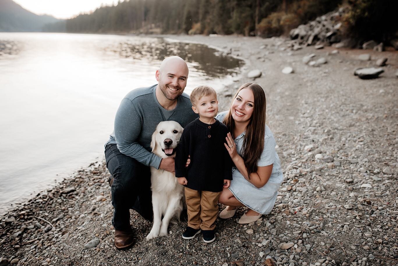 Fall family sessions are forever going to be my jam. I had the most adorable family in front of my lens tonight as we tried to soak it one of the last gorgeous fall nights before our weather takes a drastic shift this week. Idaho friends- who would b