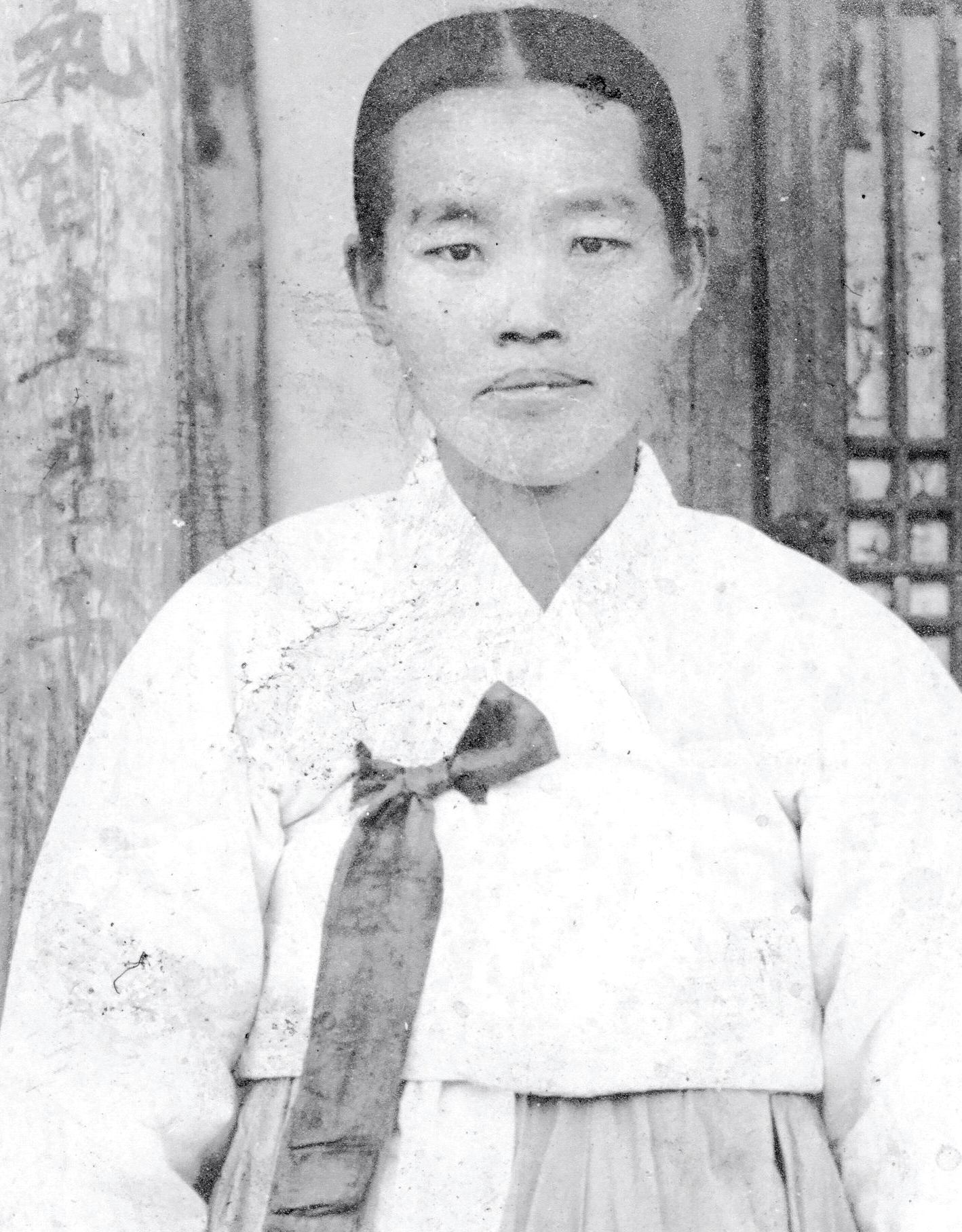  Kon Ho Cho's mother, circa 1940 