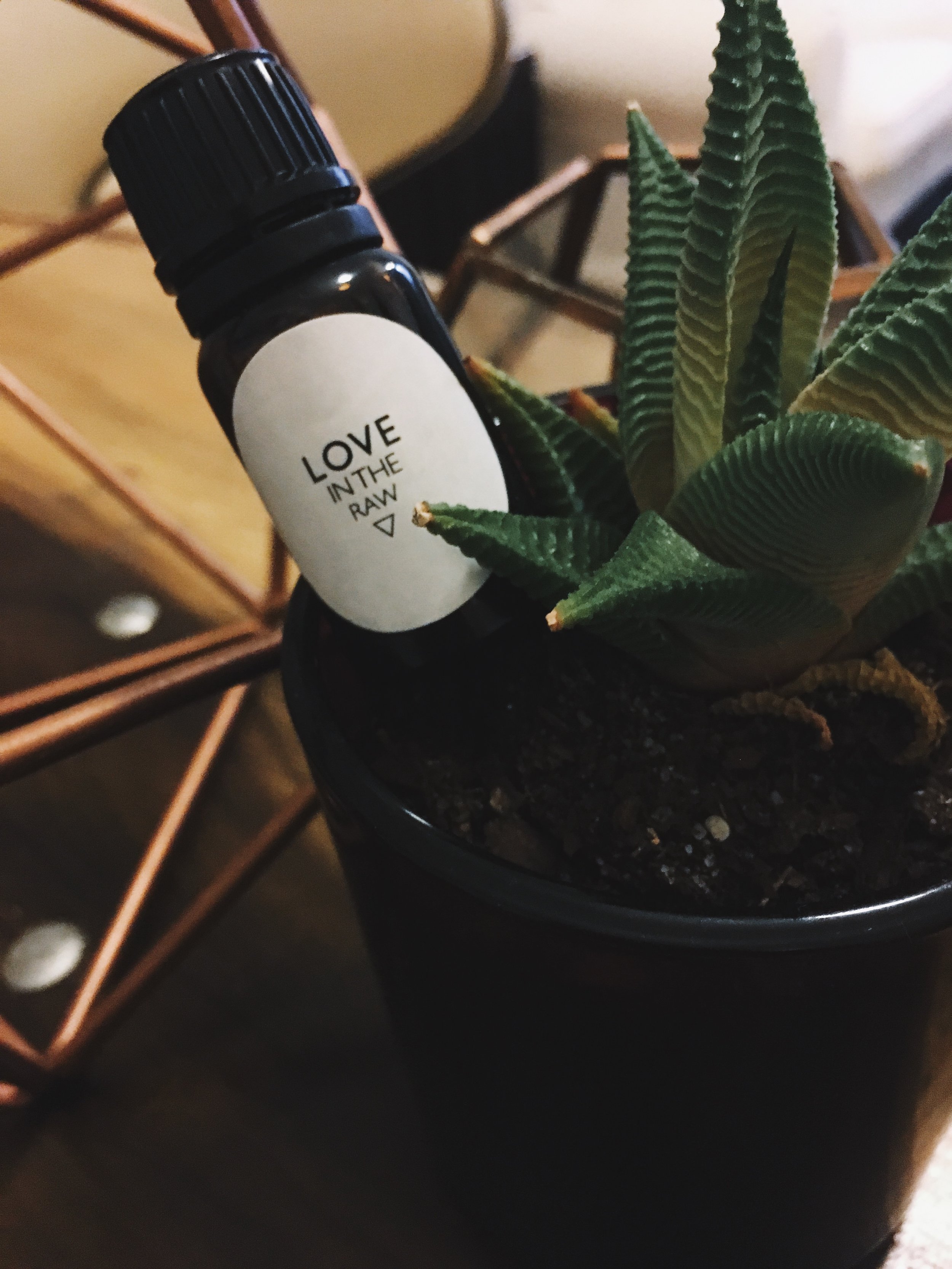 LOVE IN THE RAW ESSENTIAL OIL